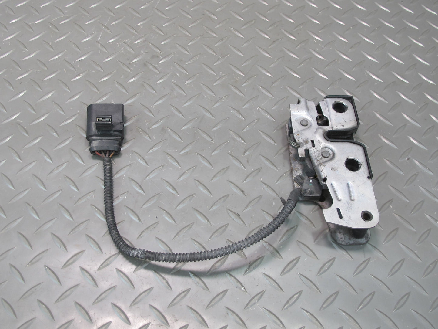 2011-2018 Porsche Cayenne 958 Front Hood Bonnet Latch Lock Actuator