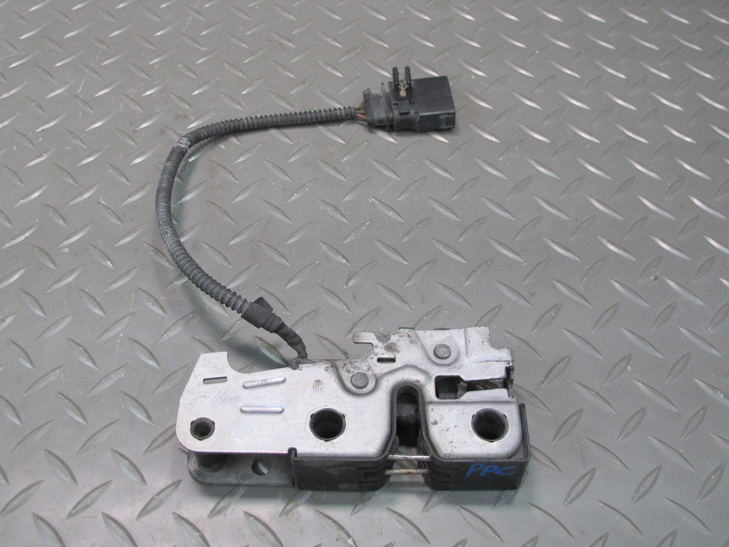 2011-2018 Porsche Cayenne 958 Front Hood Bonnet Latch Lock Actuator