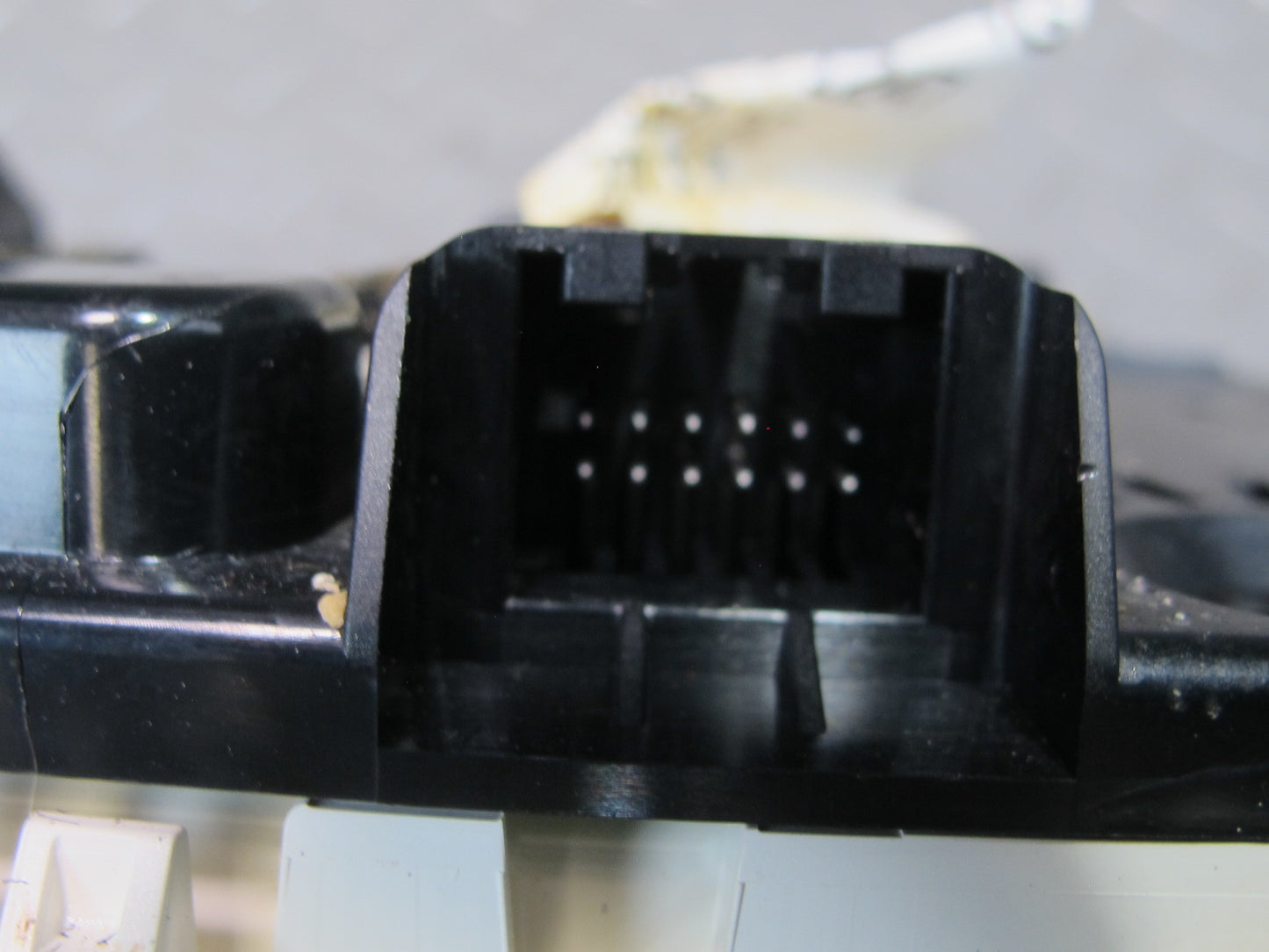 2011-2014 Porsche Cayenne 958 Center Console Upper Overhead Dome Light Lamp