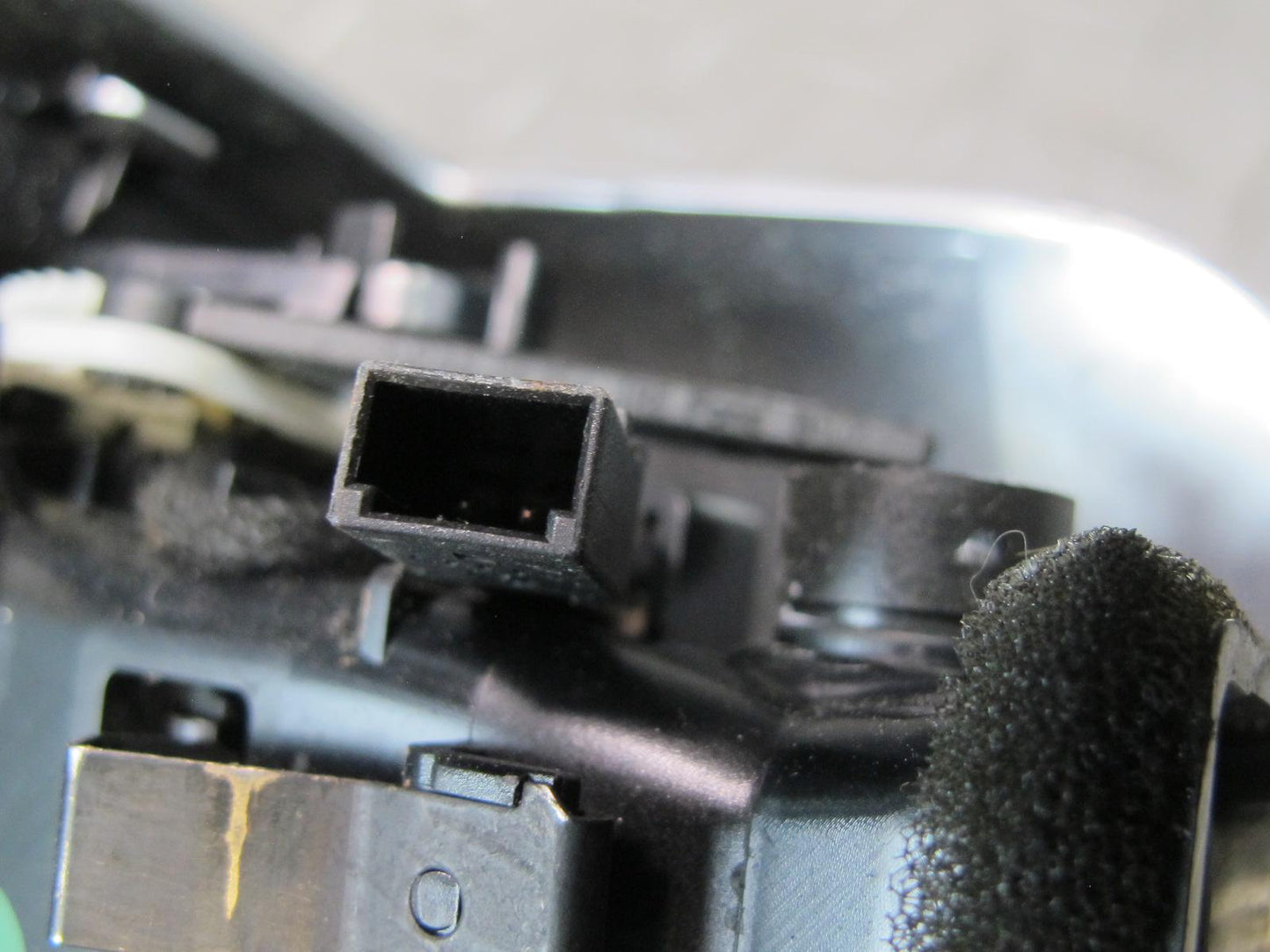 2011-2018 Porsche Cayenne 958 Rear Right Side Center A/C Heater Air Vent Grille