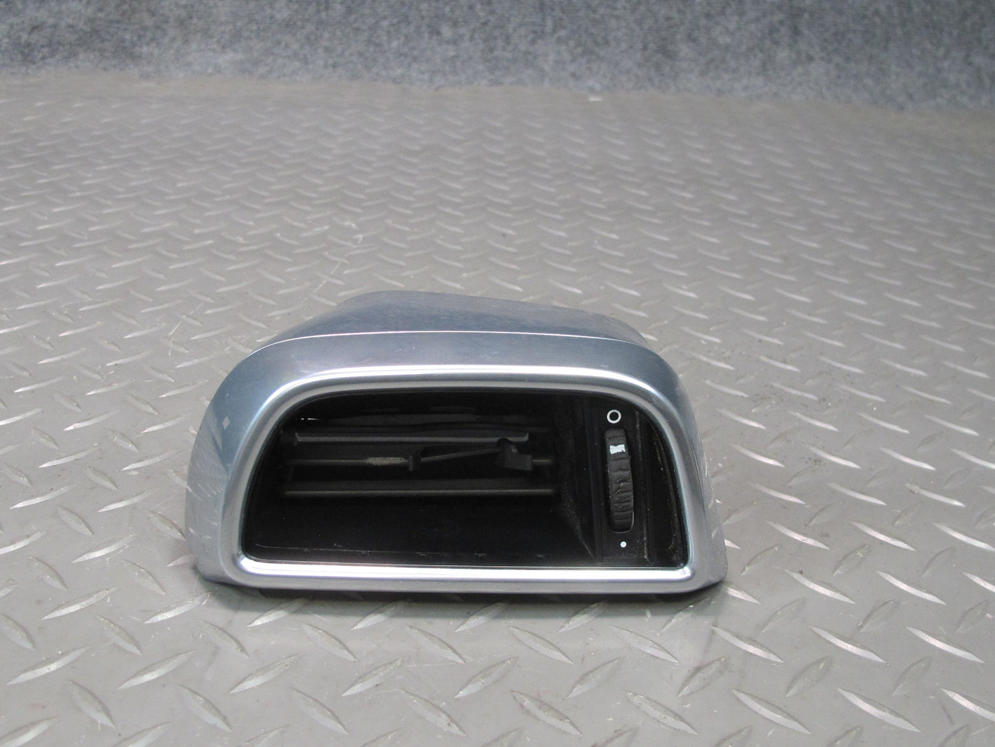 2011-2018 Porsche Cayenne 958 Rear Right Side Center A/C Heater Air Vent Grille