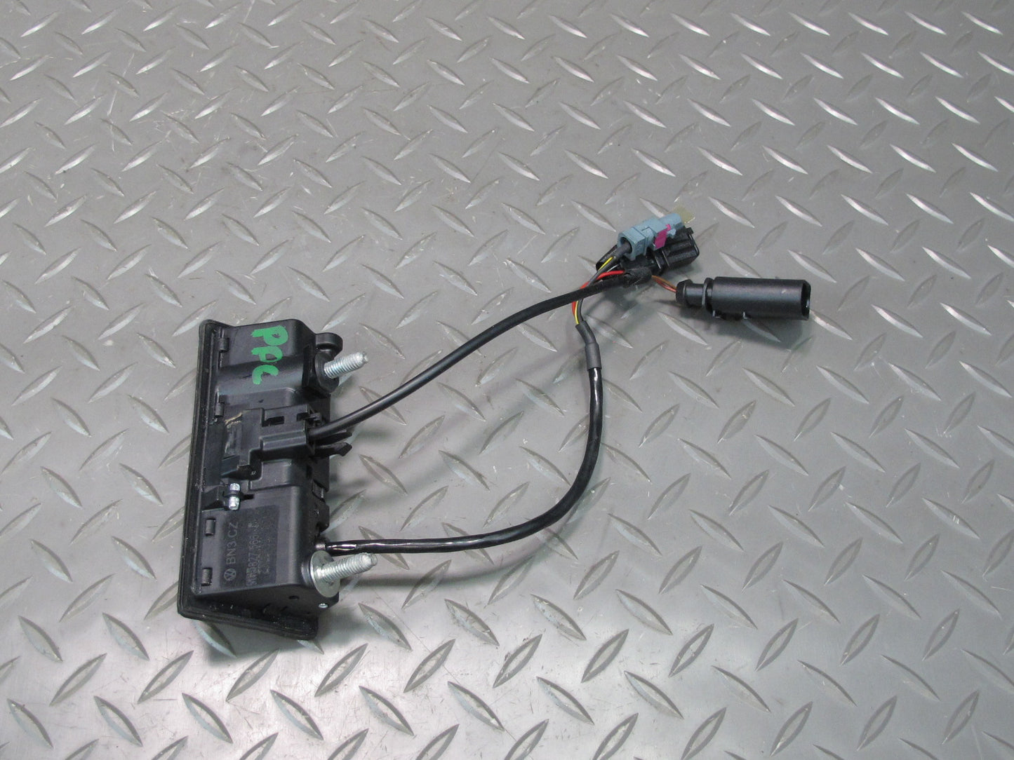 2011-2014 Porsche Cayenne 958 Rear Trunk Hatch Release Handle Switch W/ Camera