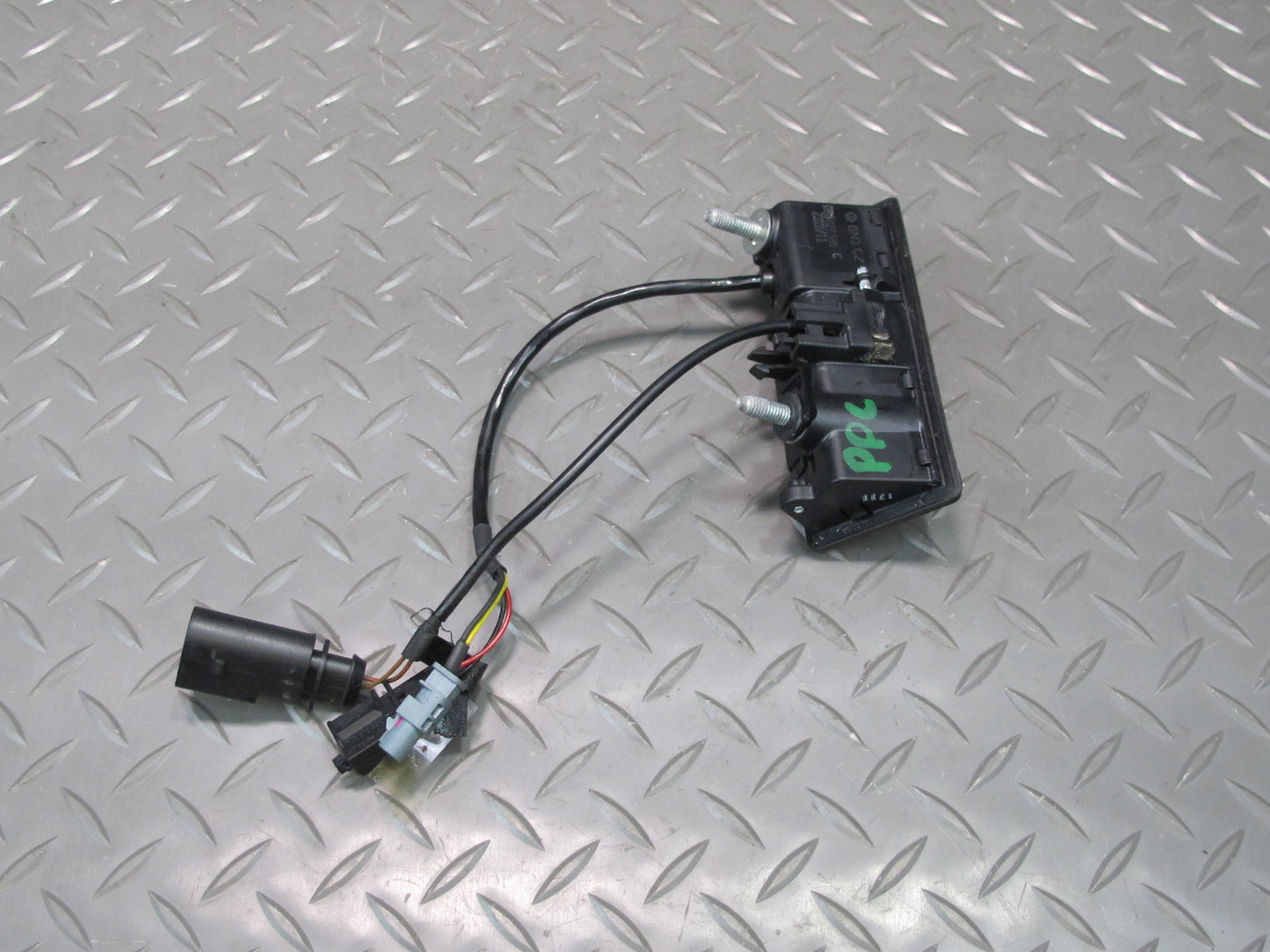 2011-2014 Porsche Cayenne 958 Rear Trunk Hatch Release Handle Switch W/ Camera