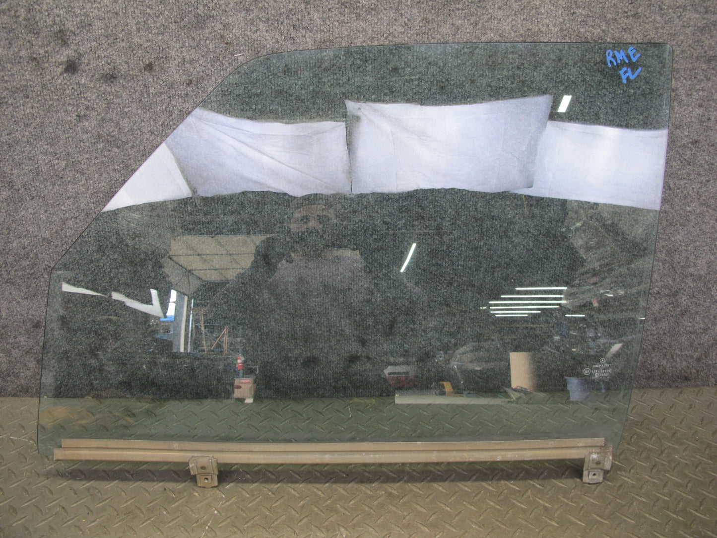 75-85 Mercedes W123 300D Sedan Front Left Door Glass Window OEM