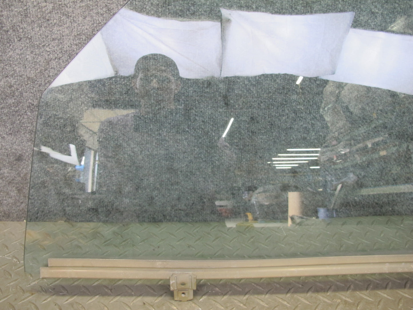 75-85 Mercedes W123 300D Sedan Front Left Door Glass Window OEM