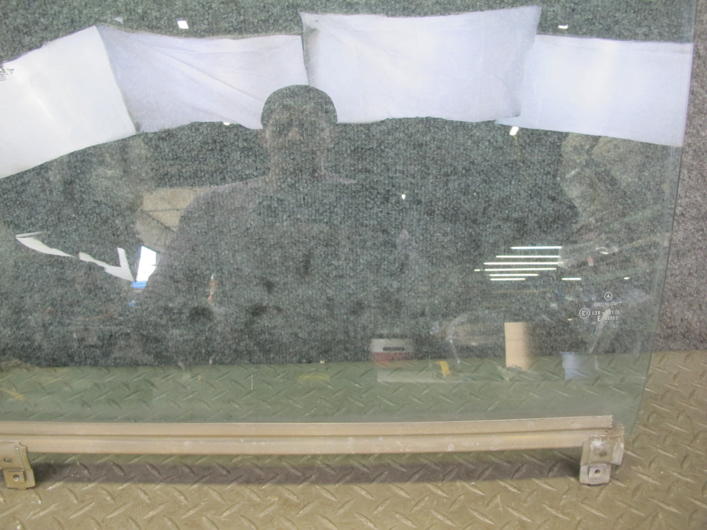 75-85 Mercedes W123 300D Sedan Front Left Door Glass Window OEM