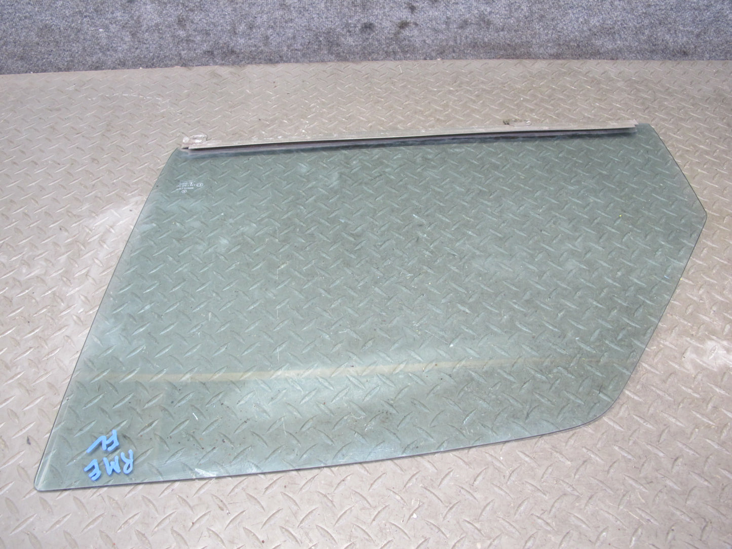 75-85 Mercedes W123 300D Sedan Front Left Door Glass Window OEM