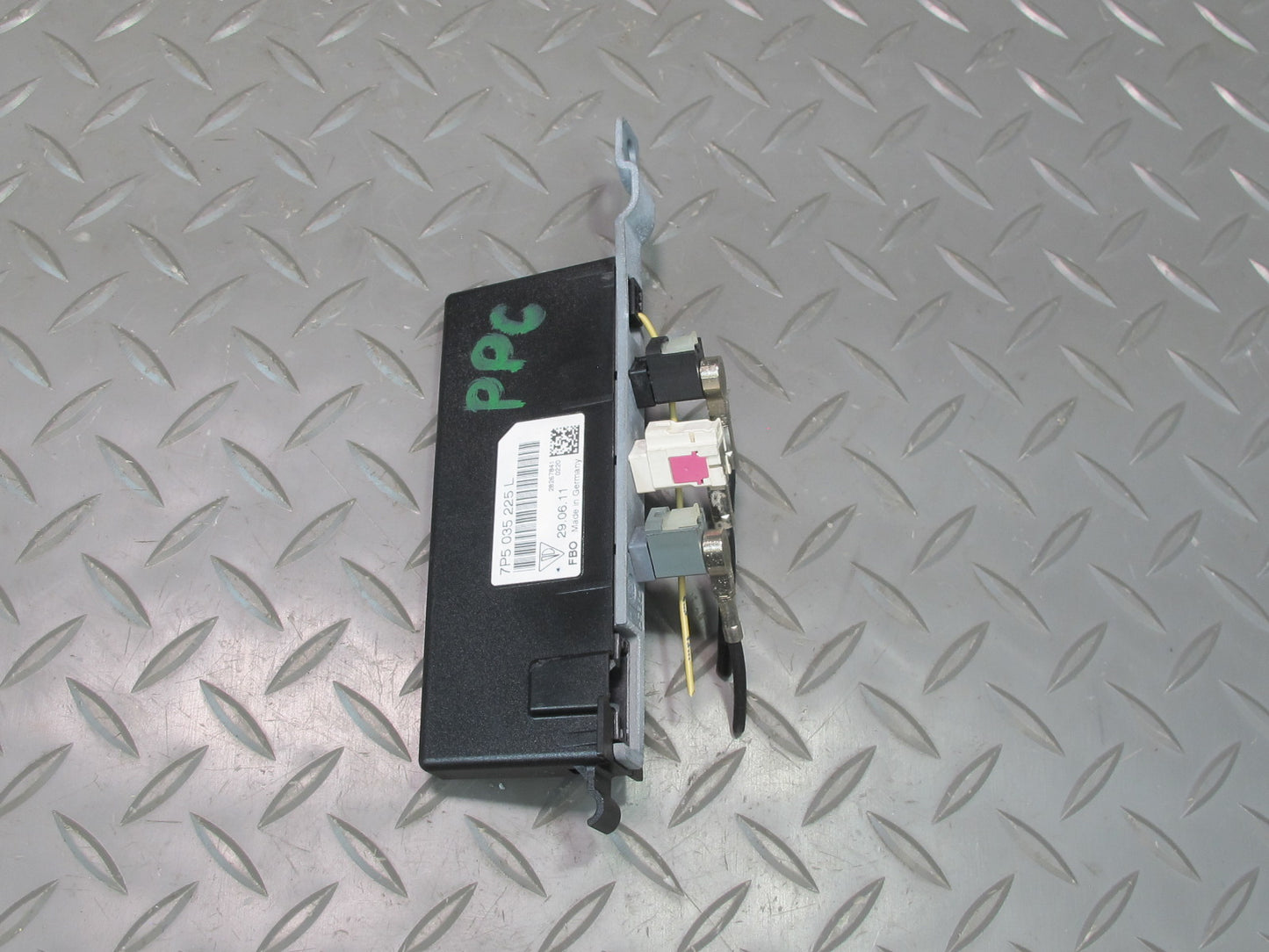 2011-2018 Porsche Cayenne 958 Rear Right Left Radio Antenna Amplifier Module Set