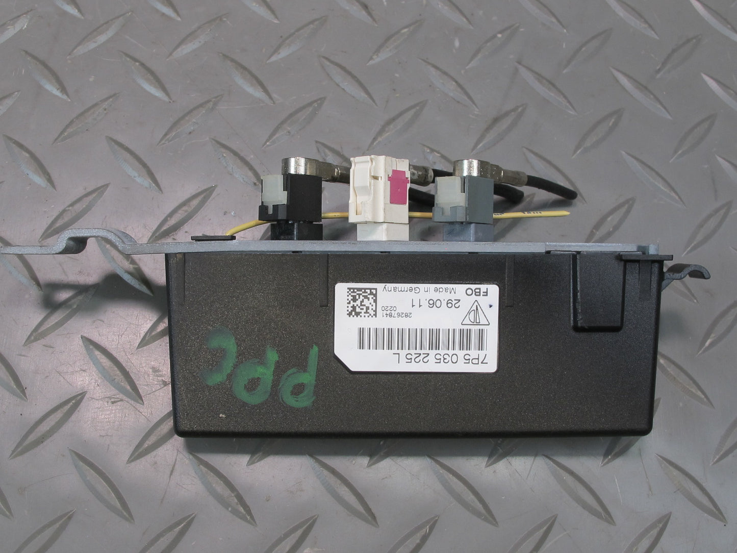 2011-2018 Porsche Cayenne 958 Rear Right Left Radio Antenna Amplifier Module Set