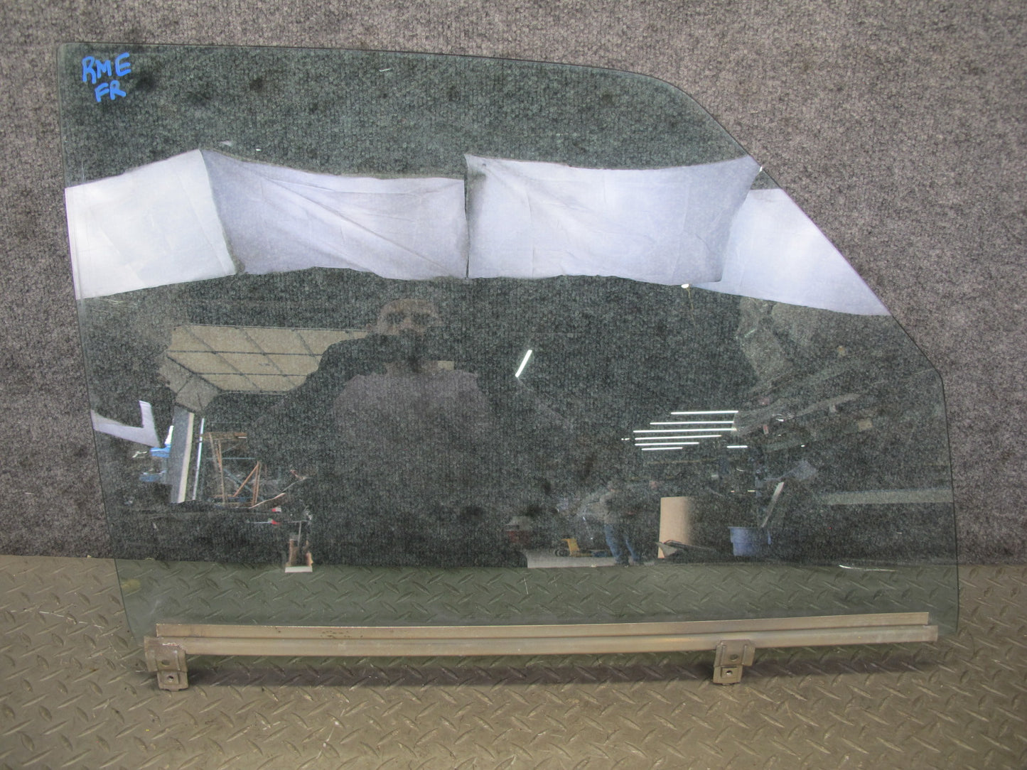 75-85 Mercedes W123 300D Sedan Front Right Door Glass Window OEM