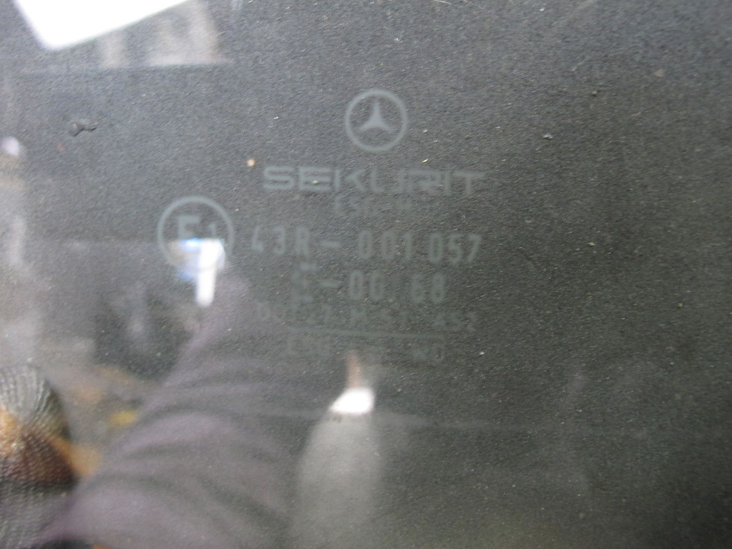 75-85 Mercedes W123 300D Sedan Front Right Door Glass Window OEM