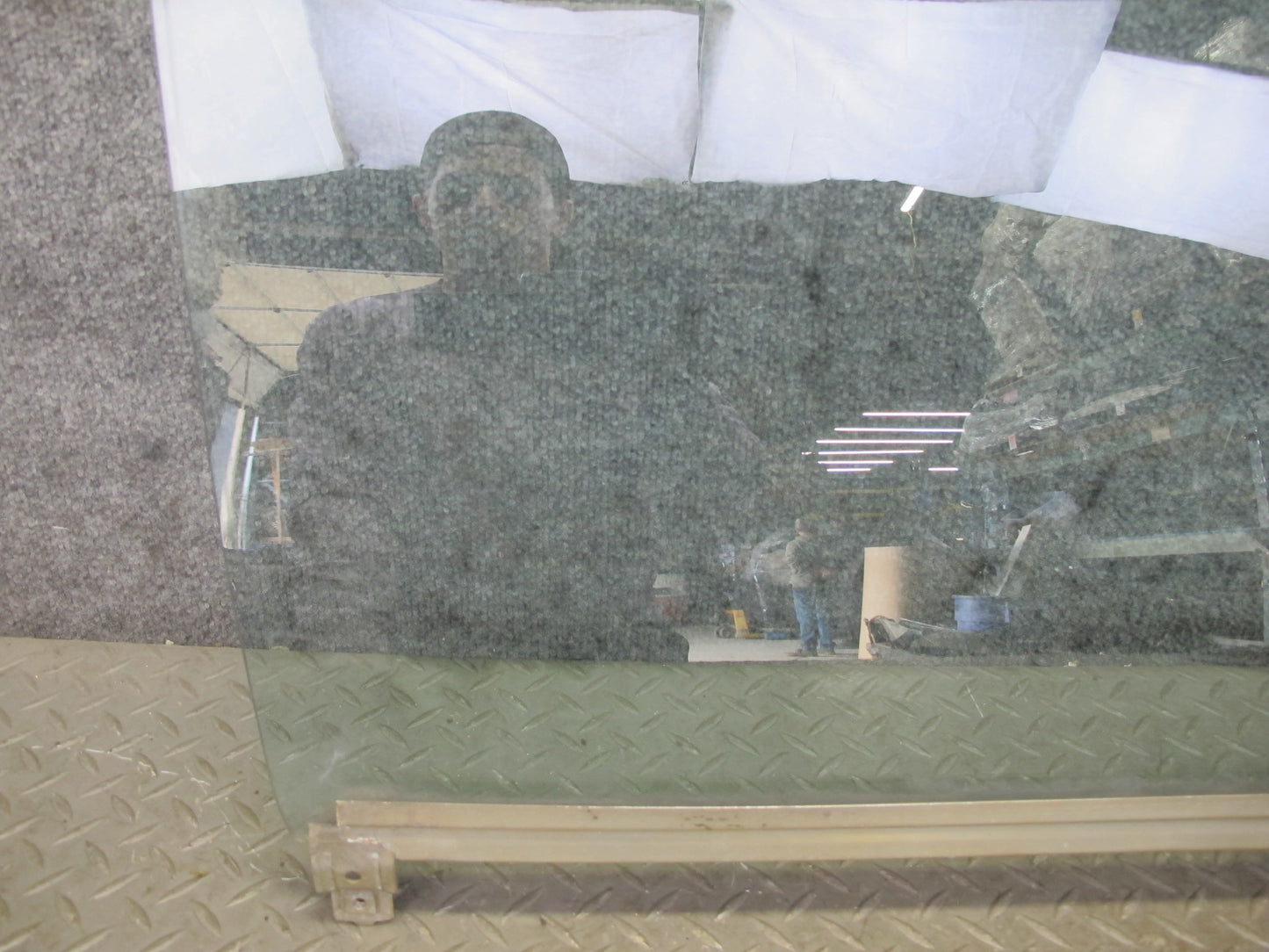 75-85 Mercedes W123 300D Sedan Front Right Door Glass Window OEM