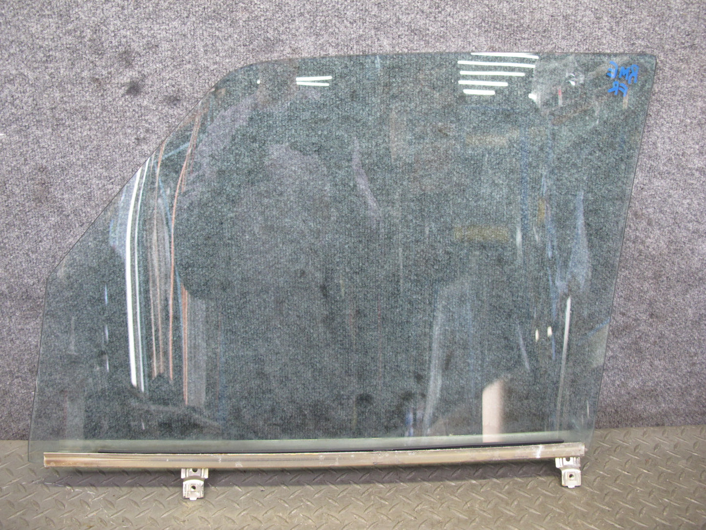 75-85 Mercedes W123 300D Sedan Front Right Door Glass Window OEM