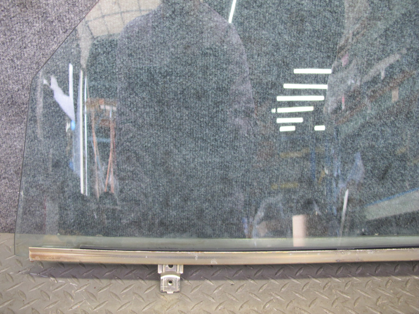 75-85 Mercedes W123 300D Sedan Front Right Door Glass Window OEM