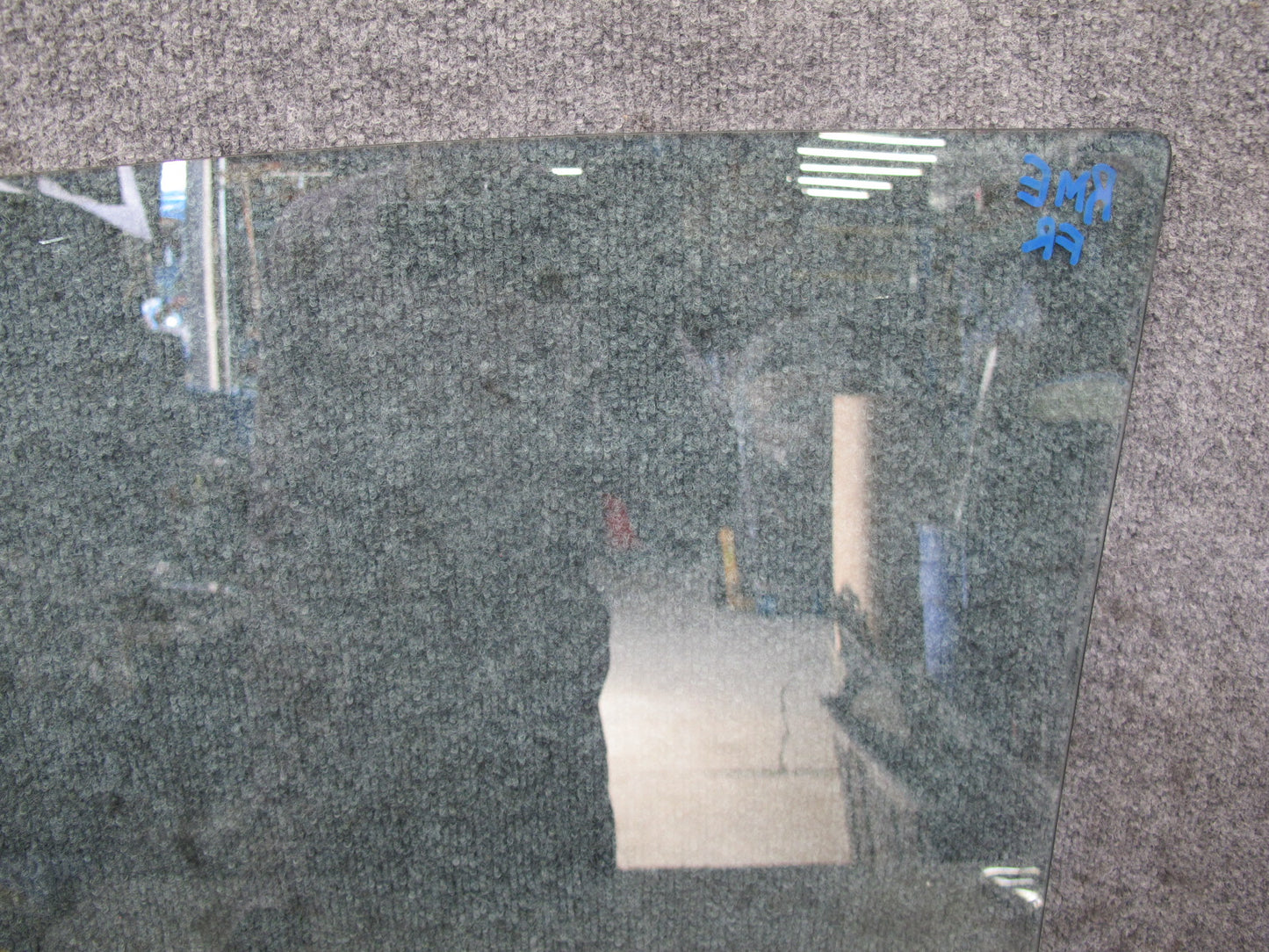 75-85 Mercedes W123 300D Sedan Front Right Door Glass Window OEM