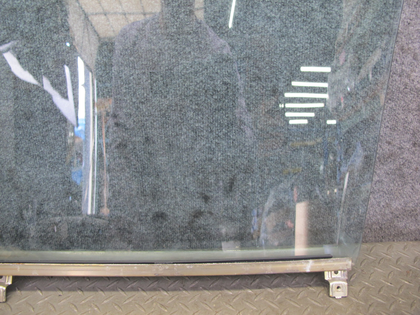 75-85 Mercedes W123 300D Sedan Front Right Door Glass Window OEM