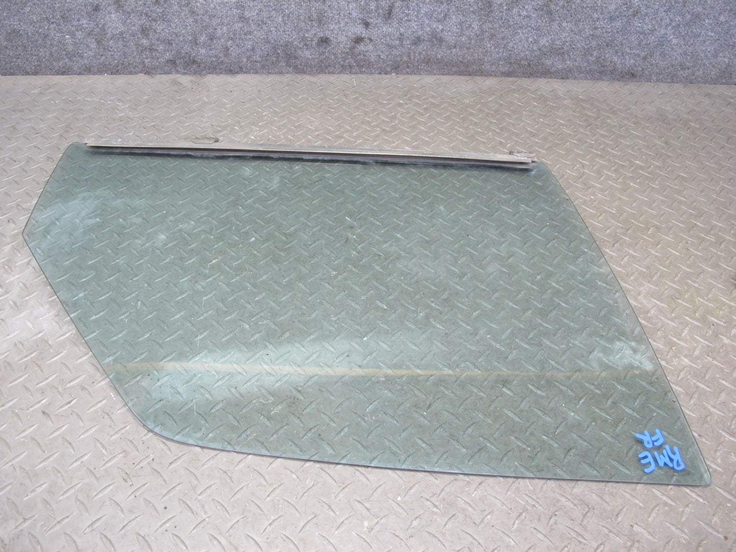 75-85 Mercedes W123 300D Sedan Front Right Door Glass Window OEM