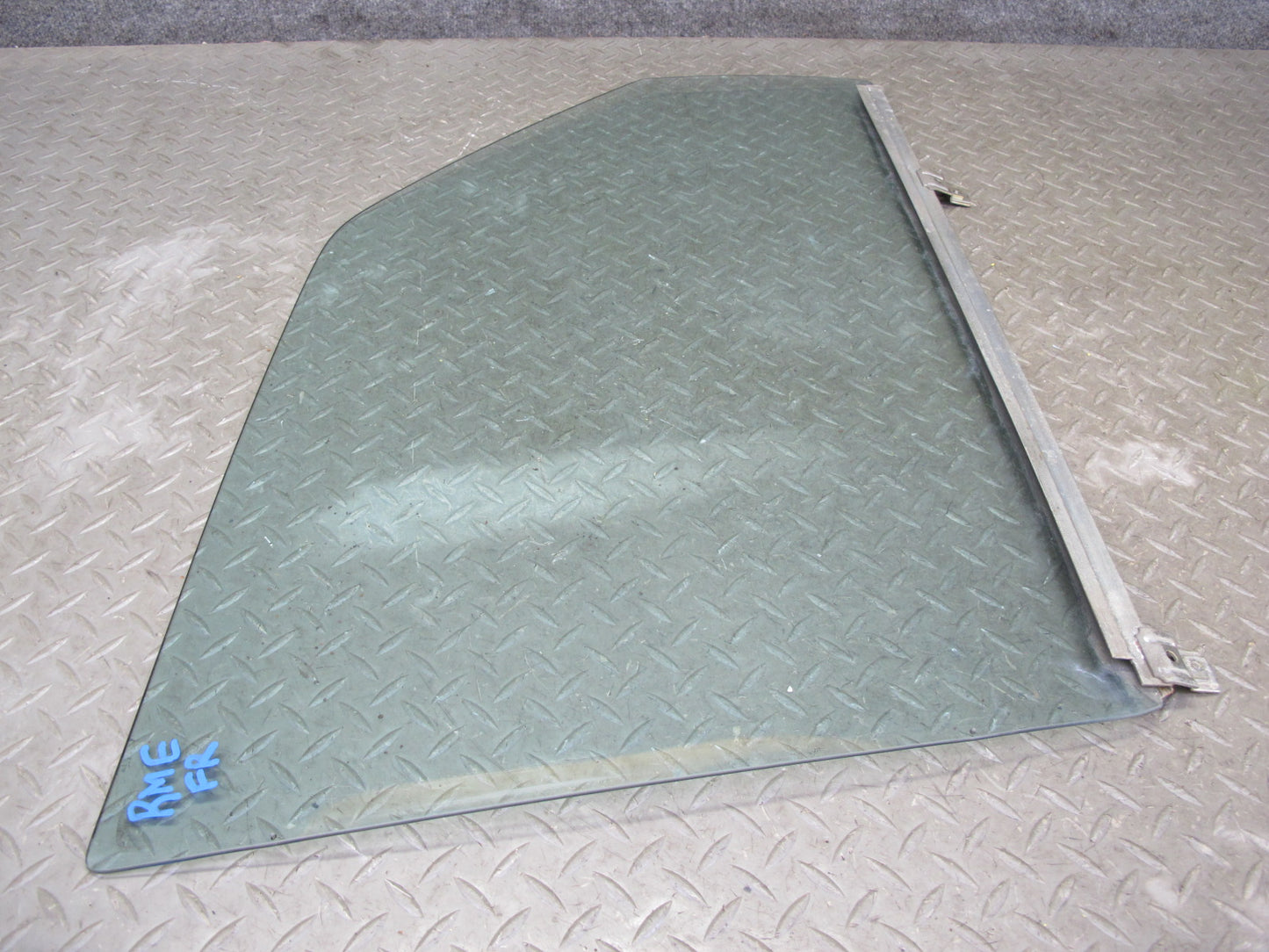 75-85 Mercedes W123 300D Sedan Front Right Door Glass Window OEM