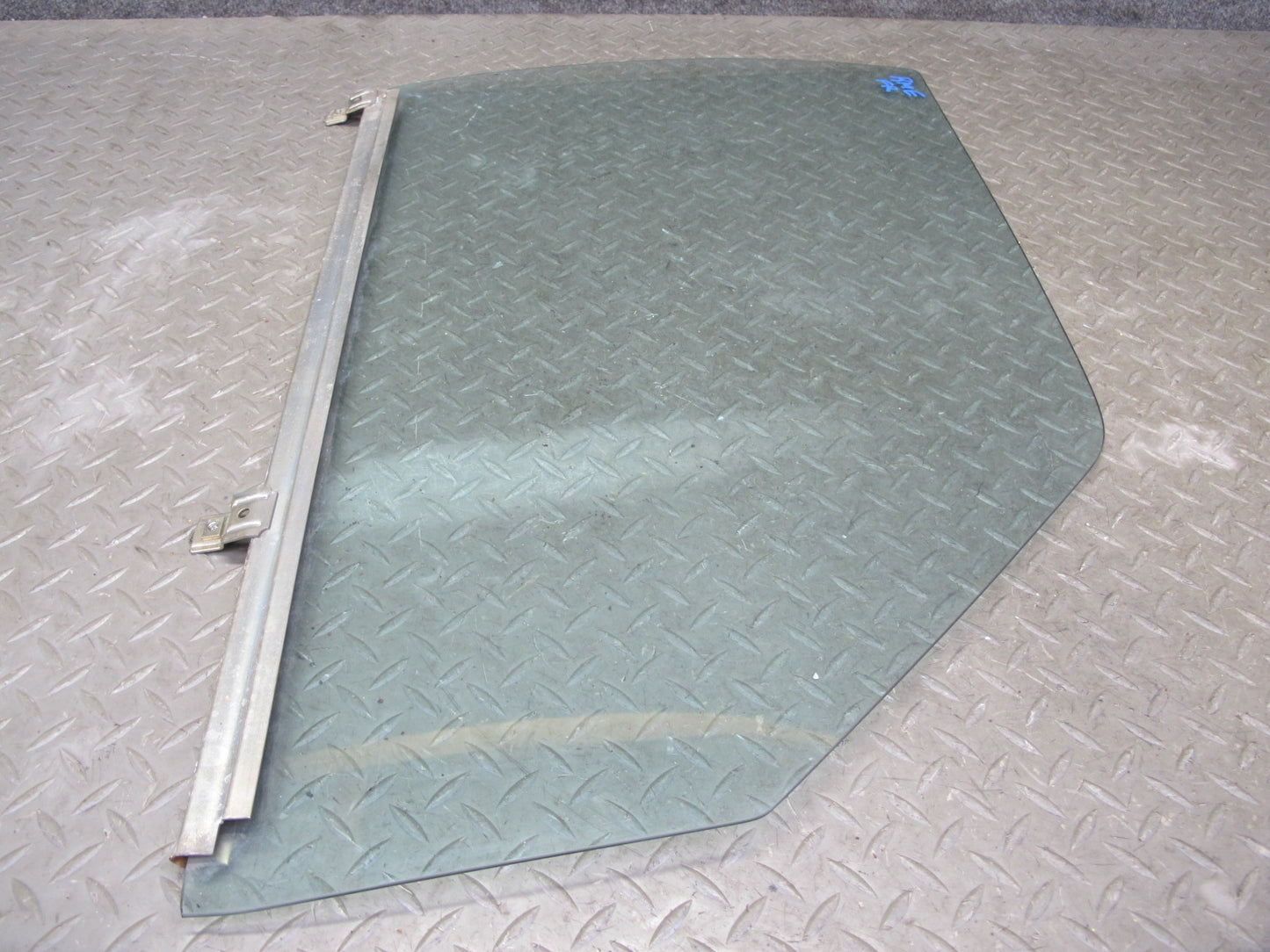 75-85 Mercedes W123 300D Sedan Front Right Door Glass Window OEM