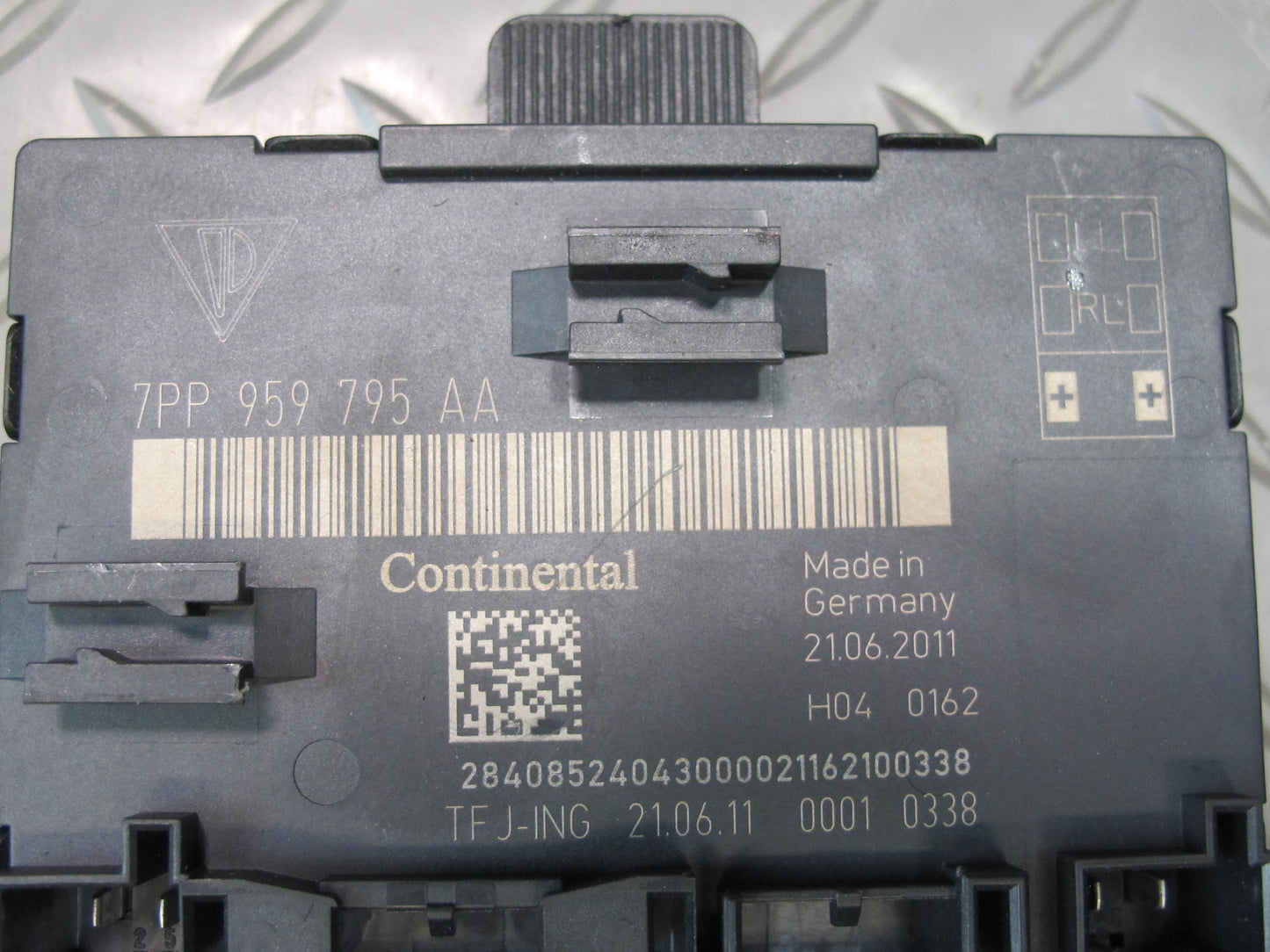 2011-2014 Porsche Cayenne 958 Rear Right Side Door Control Module Unit