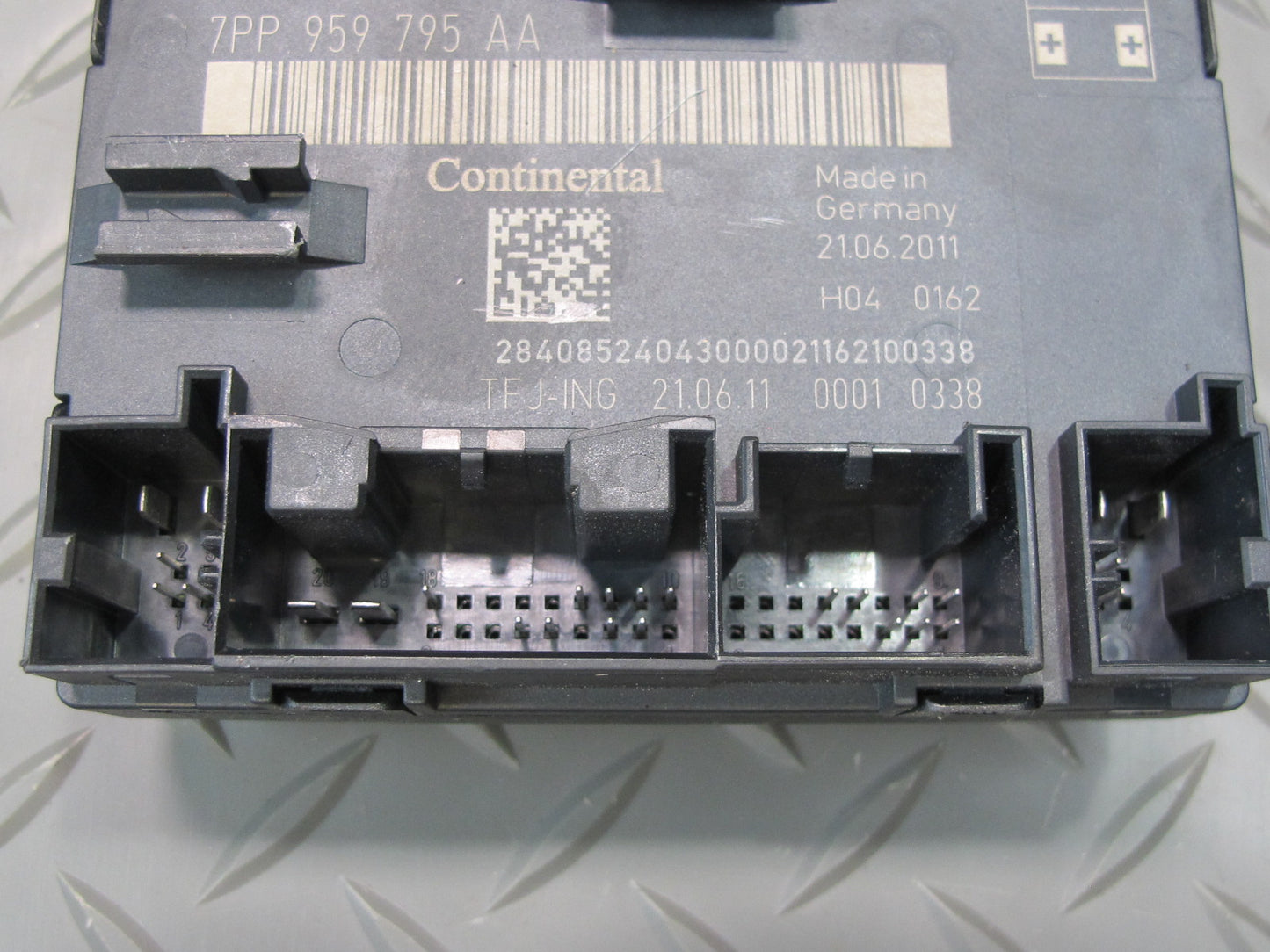 2011-2014 Porsche Cayenne 958 Rear Right Side Door Control Module Unit