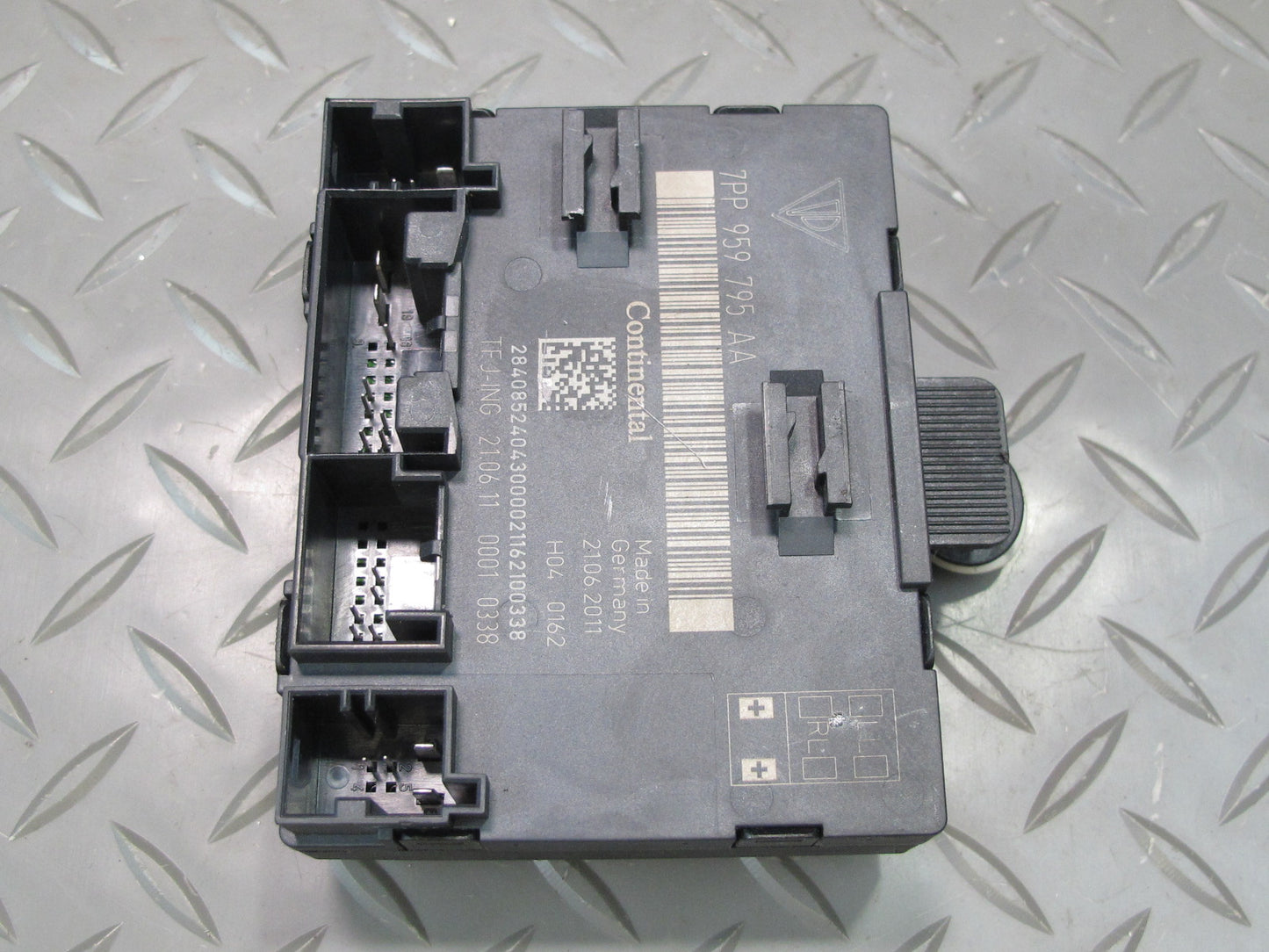 2011-2014 Porsche Cayenne 958 Rear Right Side Door Control Module Unit