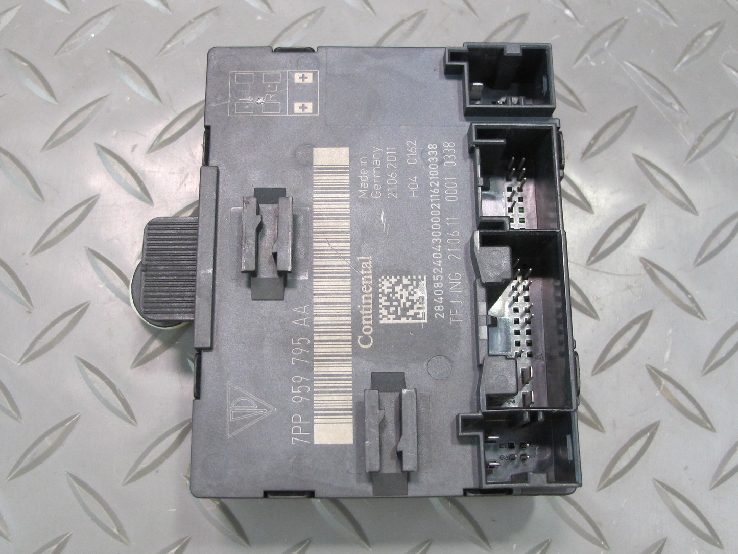 2011-2014 Porsche Cayenne 958 Rear Right Side Door Control Module Unit