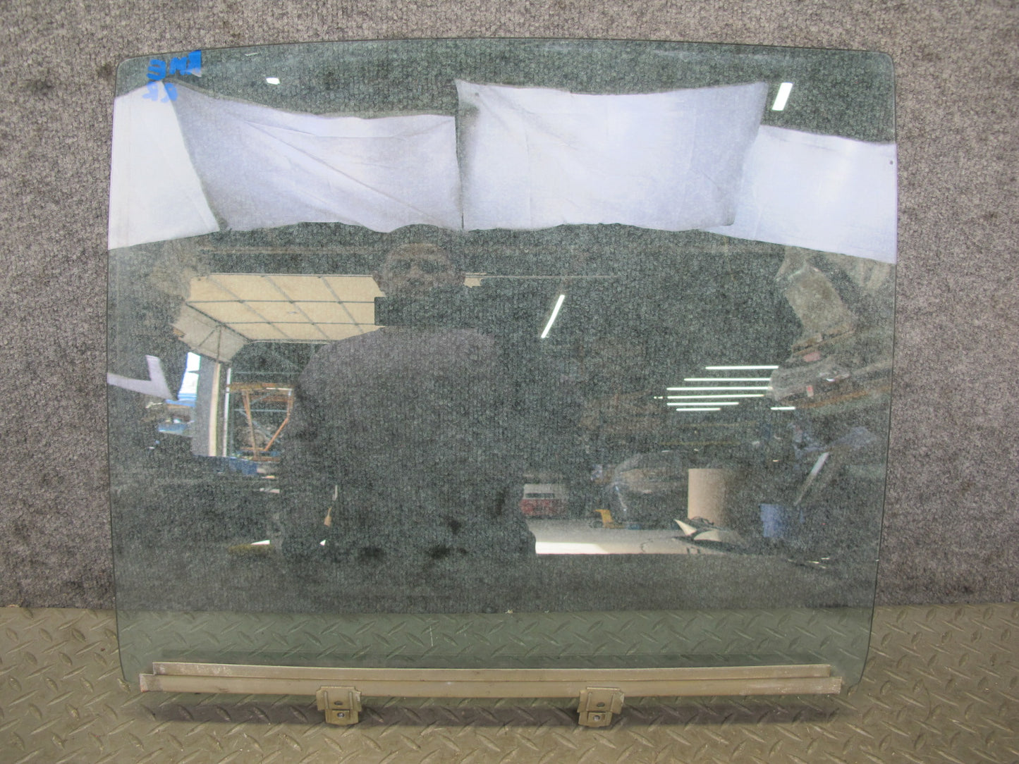 75-85 Mercedes W123 300D Sedan Rear Right Door Glass Window OEM