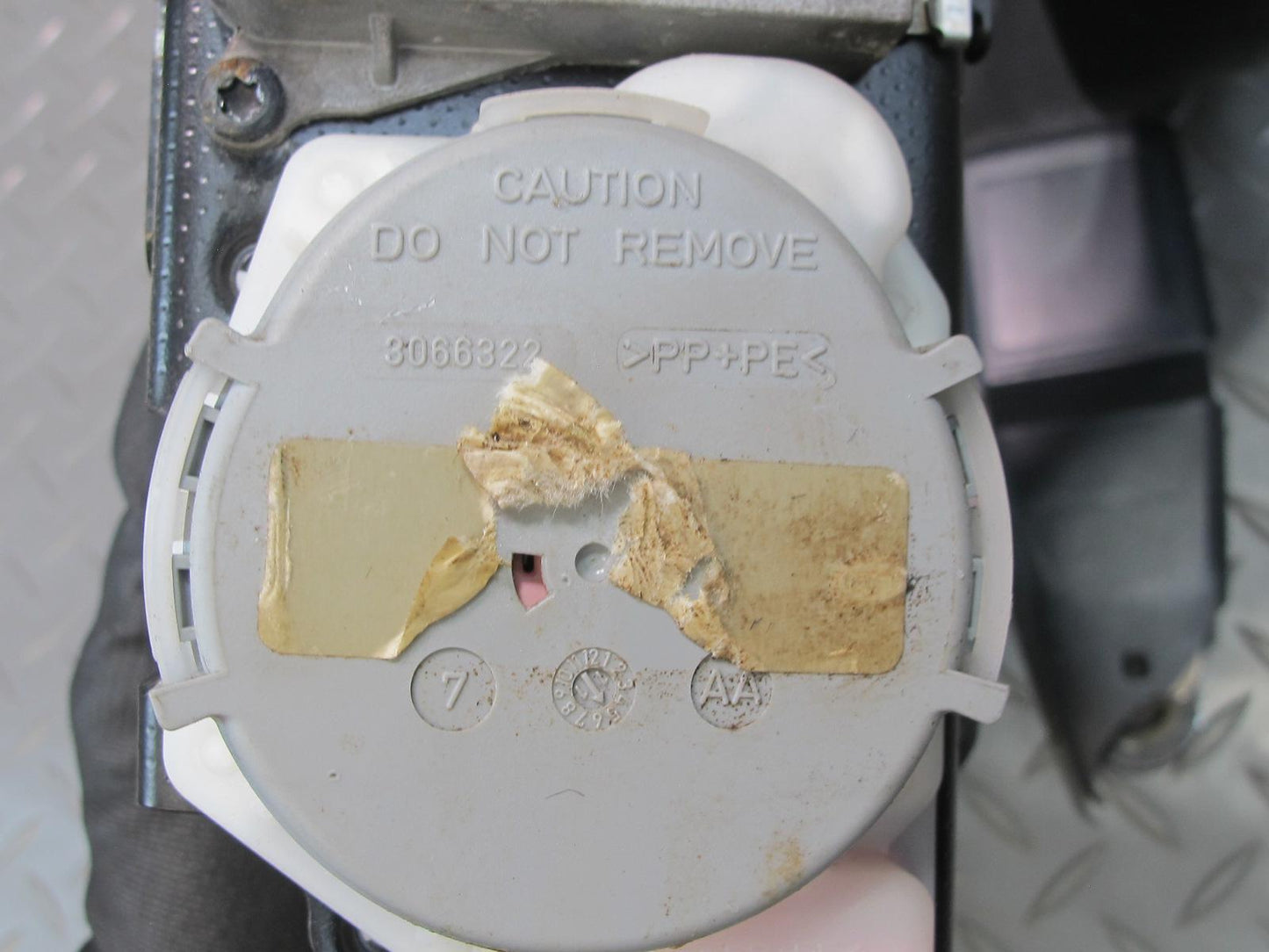 11-18 PORSCHE CAYENNE FRONT RIGHT PASSENGER SIDE SEATBELT RETRACTOR OEM