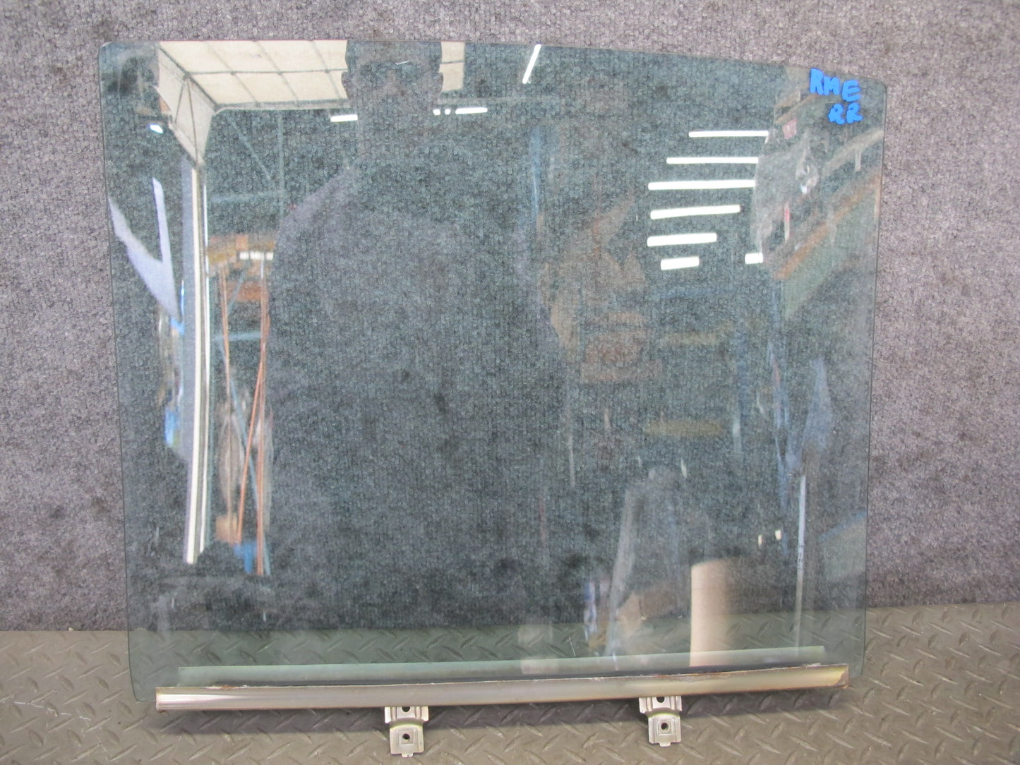 75-85 Mercedes W123 300D Sedan Rear Right Door Glass Window OEM