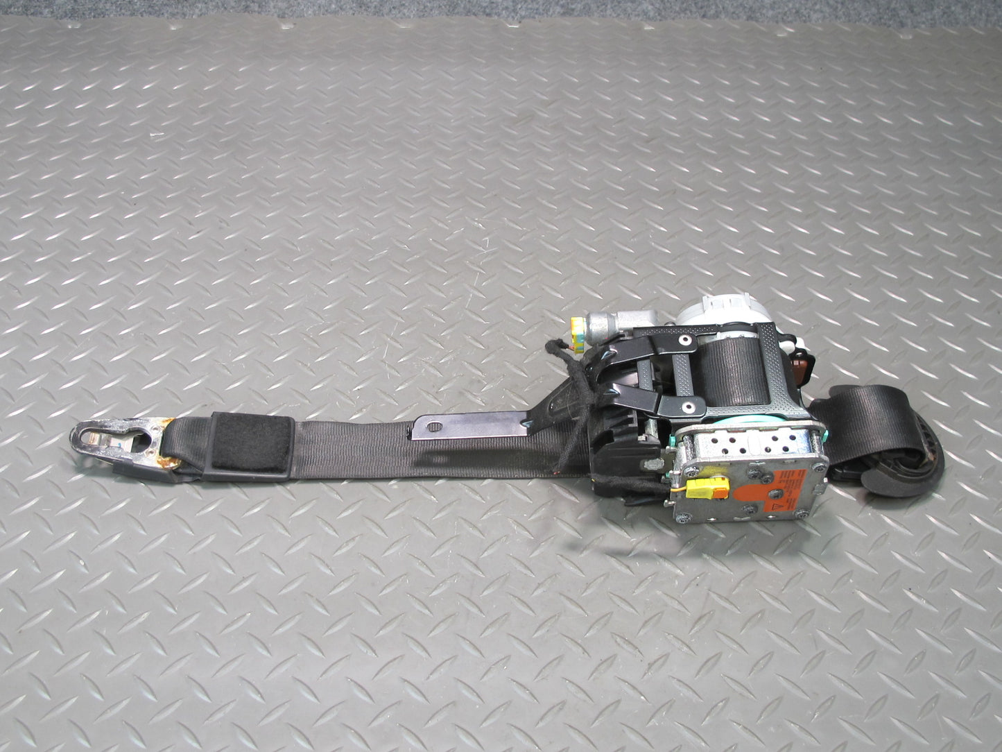 11-18 PORSCHE CAYENNE FRONT LEFT DRIVER SIDE SEATBELT RETRACTOR OEM