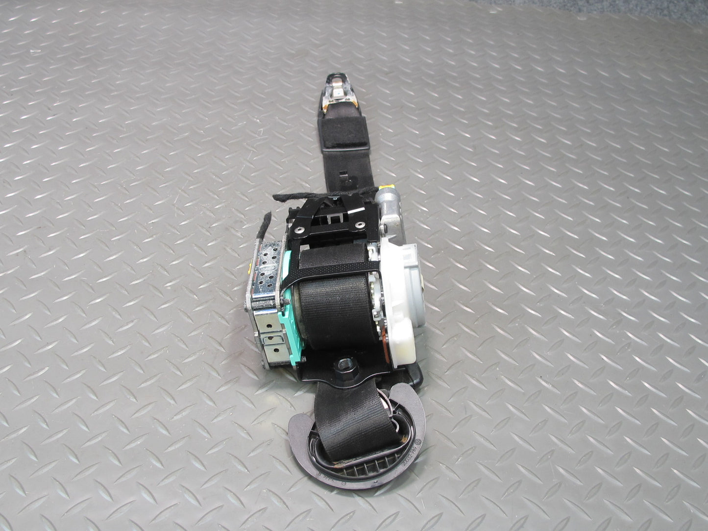 11-18 PORSCHE CAYENNE FRONT LEFT DRIVER SIDE SEATBELT RETRACTOR OEM