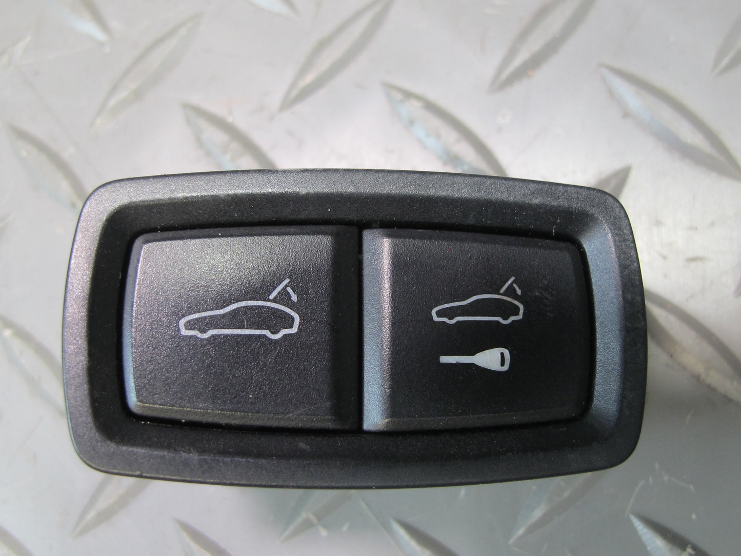 2011-2018 Porsche Cayenne 958 Tailgate Liftgate Back Door Release Switch Button