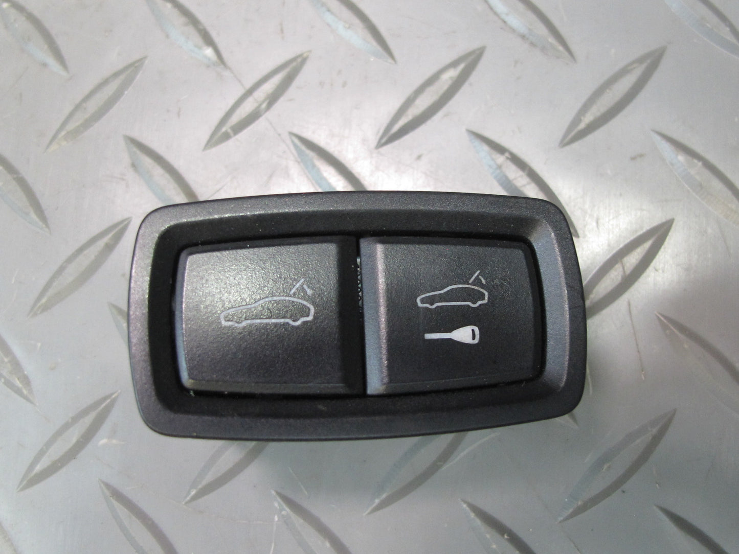2011-2018 Porsche Cayenne 958 Tailgate Liftgate Back Door Release Switch Button