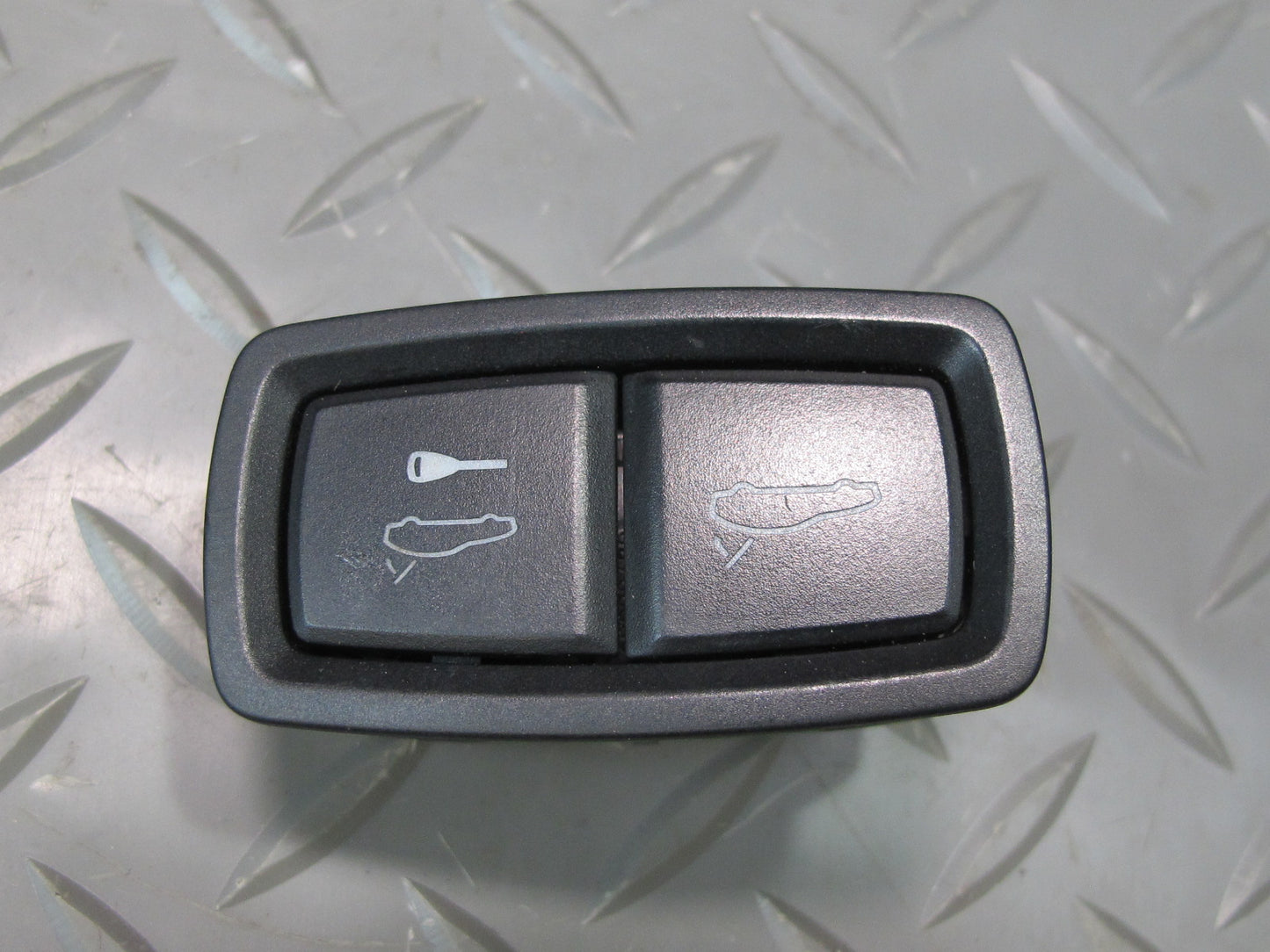 2011-2018 Porsche Cayenne 958 Tailgate Liftgate Back Door Release Switch Button