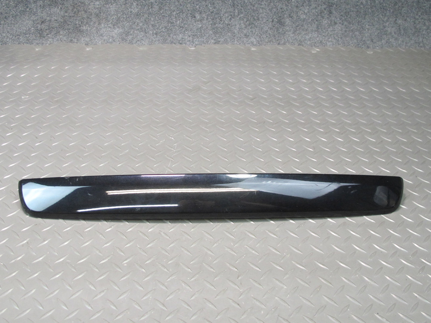 2011-2018 Porsche Cayenne 958 Rear Tailgate Trunk Lid License Light Handle Cover