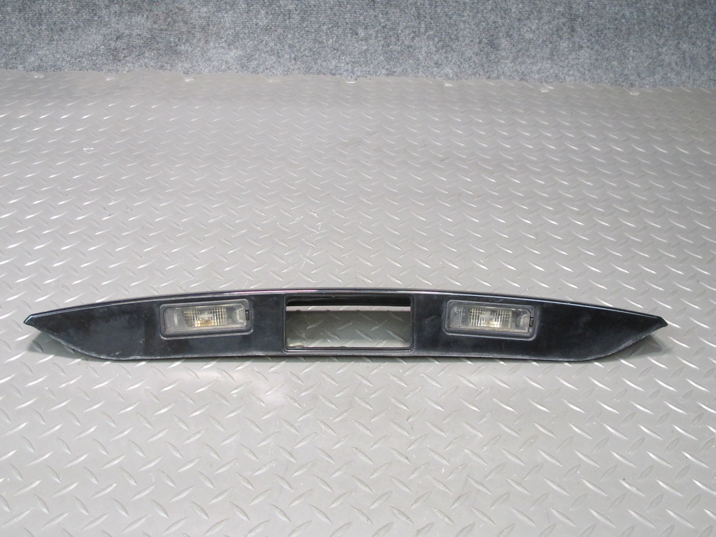 2011-2018 Porsche Cayenne 958 Rear Tailgate Trunk Lid License Light Handle Cover