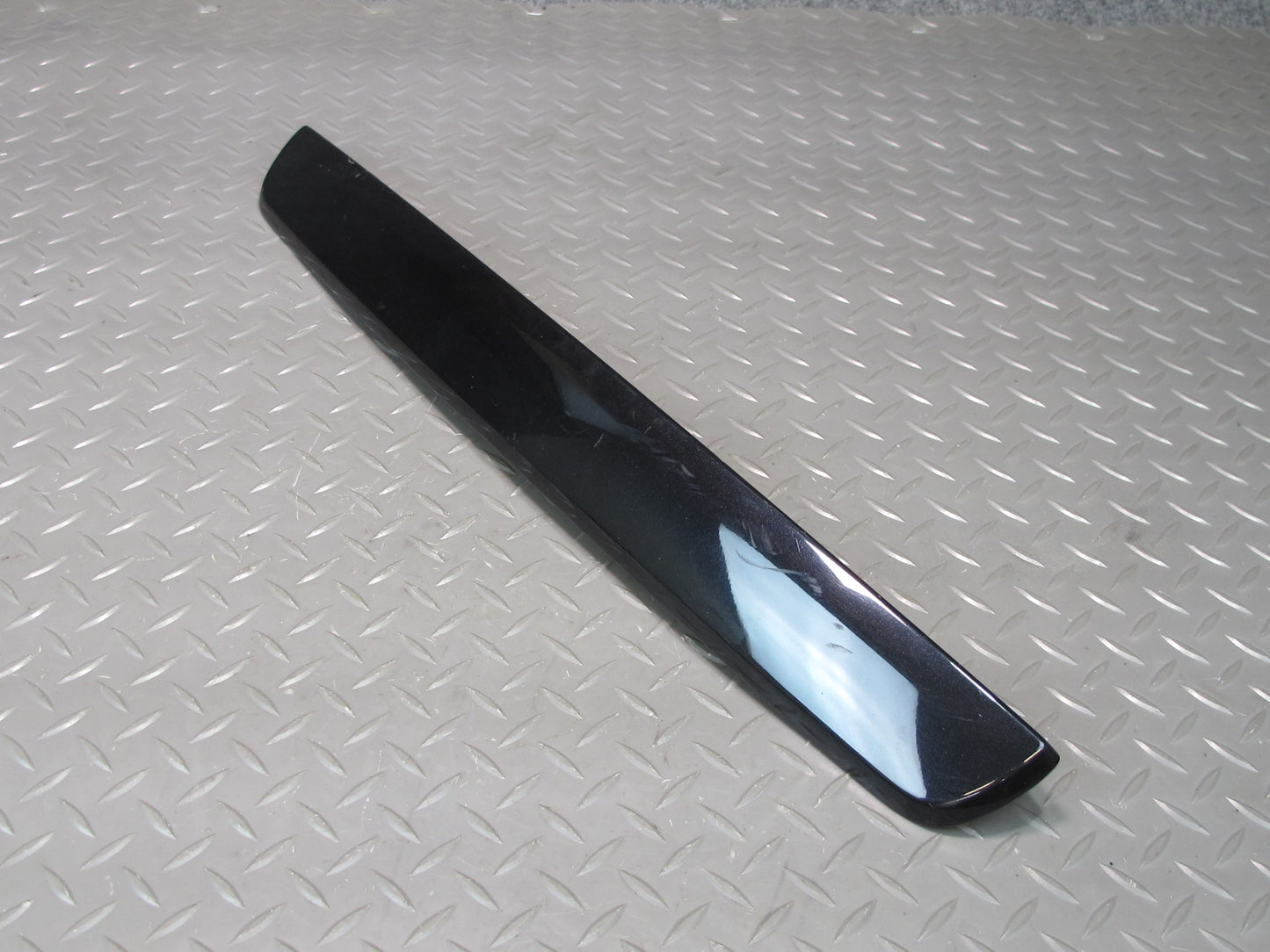 2011-2018 Porsche Cayenne 958 Rear Tailgate Trunk Lid License Light Handle Cover