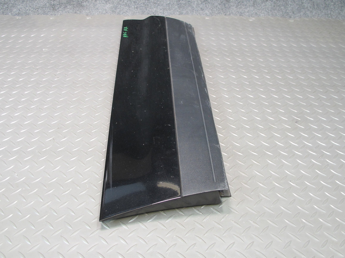 2011-2018 Porsche Cayenne 958 Rear Right Pass Side Lower Door Molding Blade