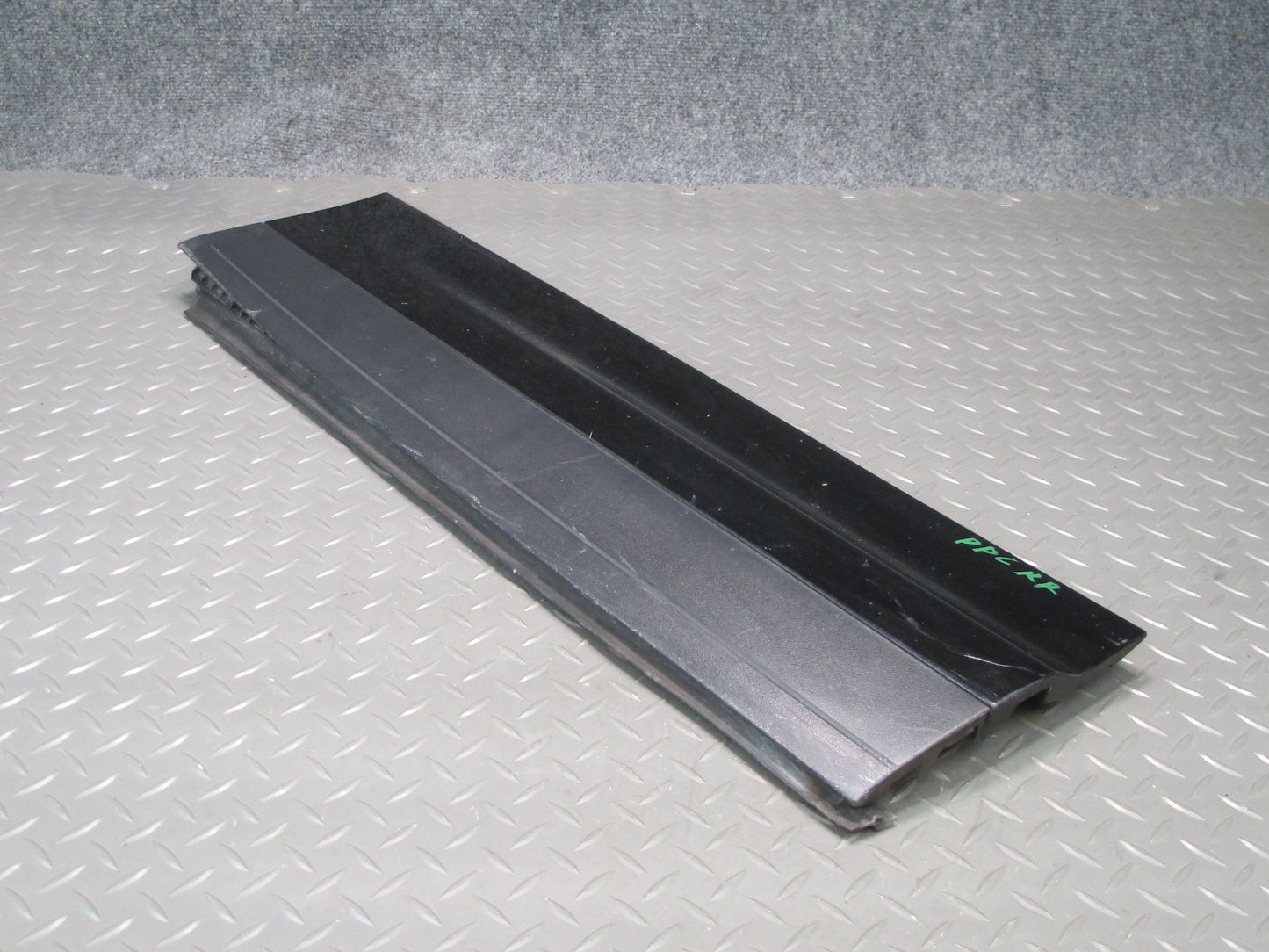 2011-2018 Porsche Cayenne 958 Rear Right Pass Side Lower Door Molding Blade