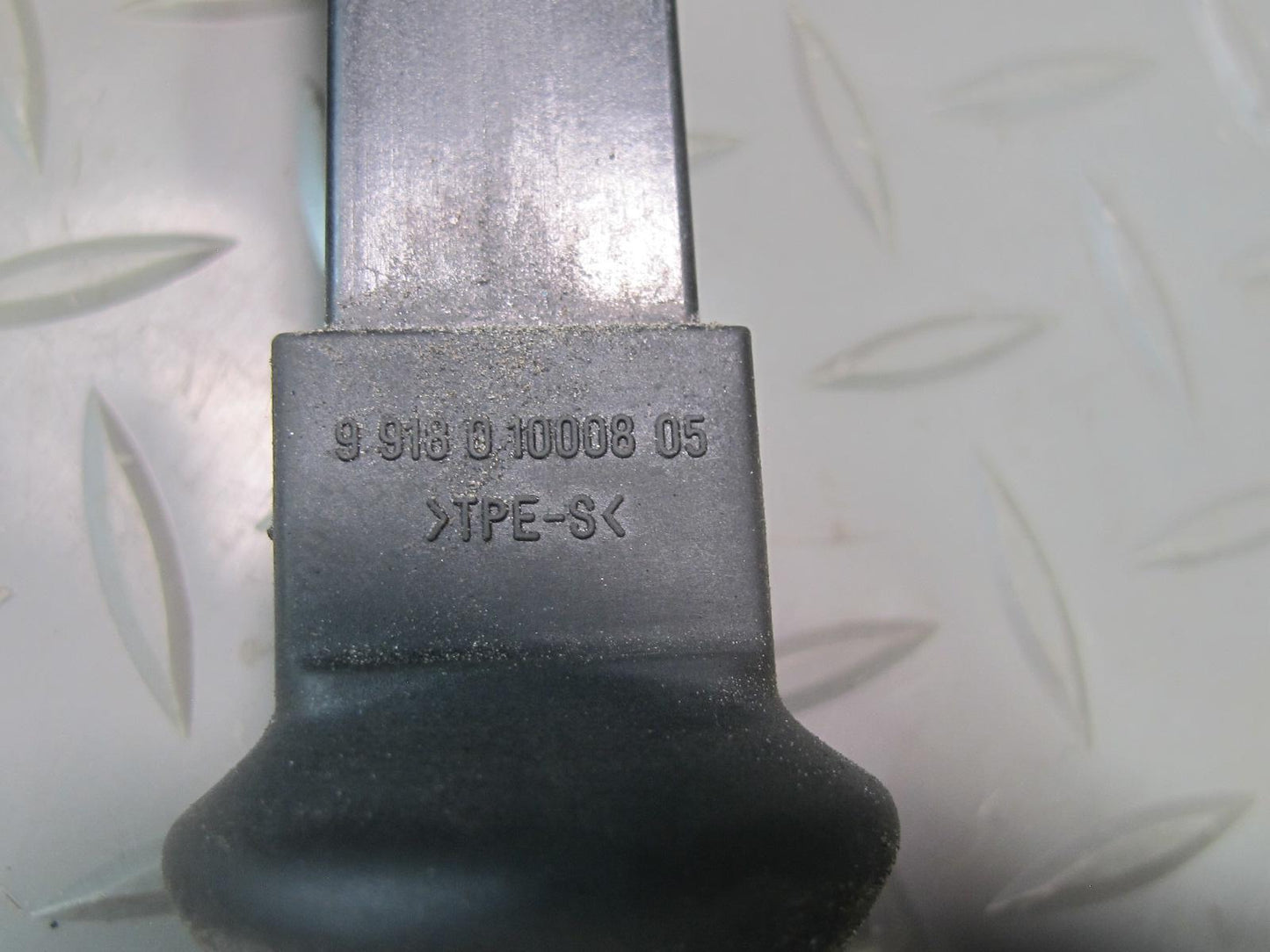 2011-2018 Porsche Cayenne 958 Rear Right Side Door Window Sun Shade Motor