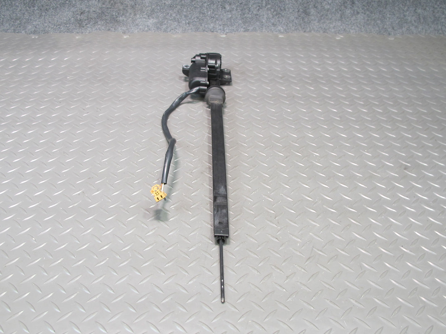 2011-2018 Porsche Cayenne 958 Rear Right Side Door Window Sun Shade Motor