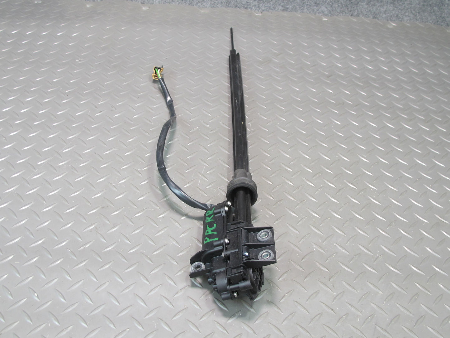 2011-2018 Porsche Cayenne 958 Rear Right Side Door Window Sun Shade Motor