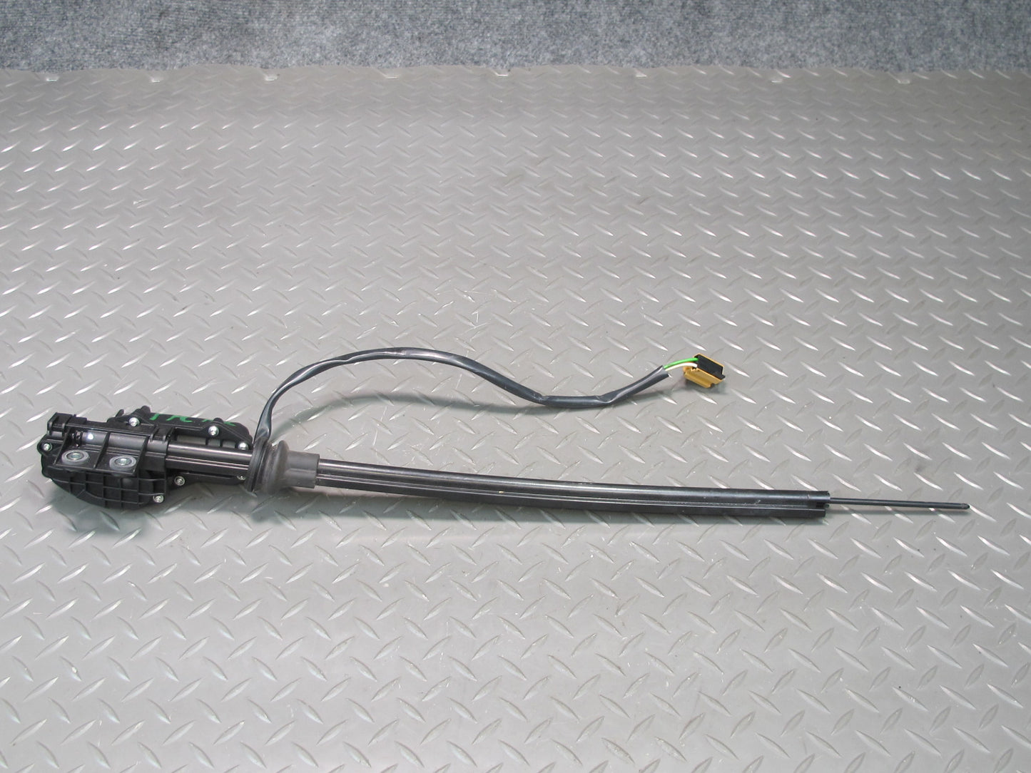 2011-2018 Porsche Cayenne 958 Rear Right Side Door Window Sun Shade Motor