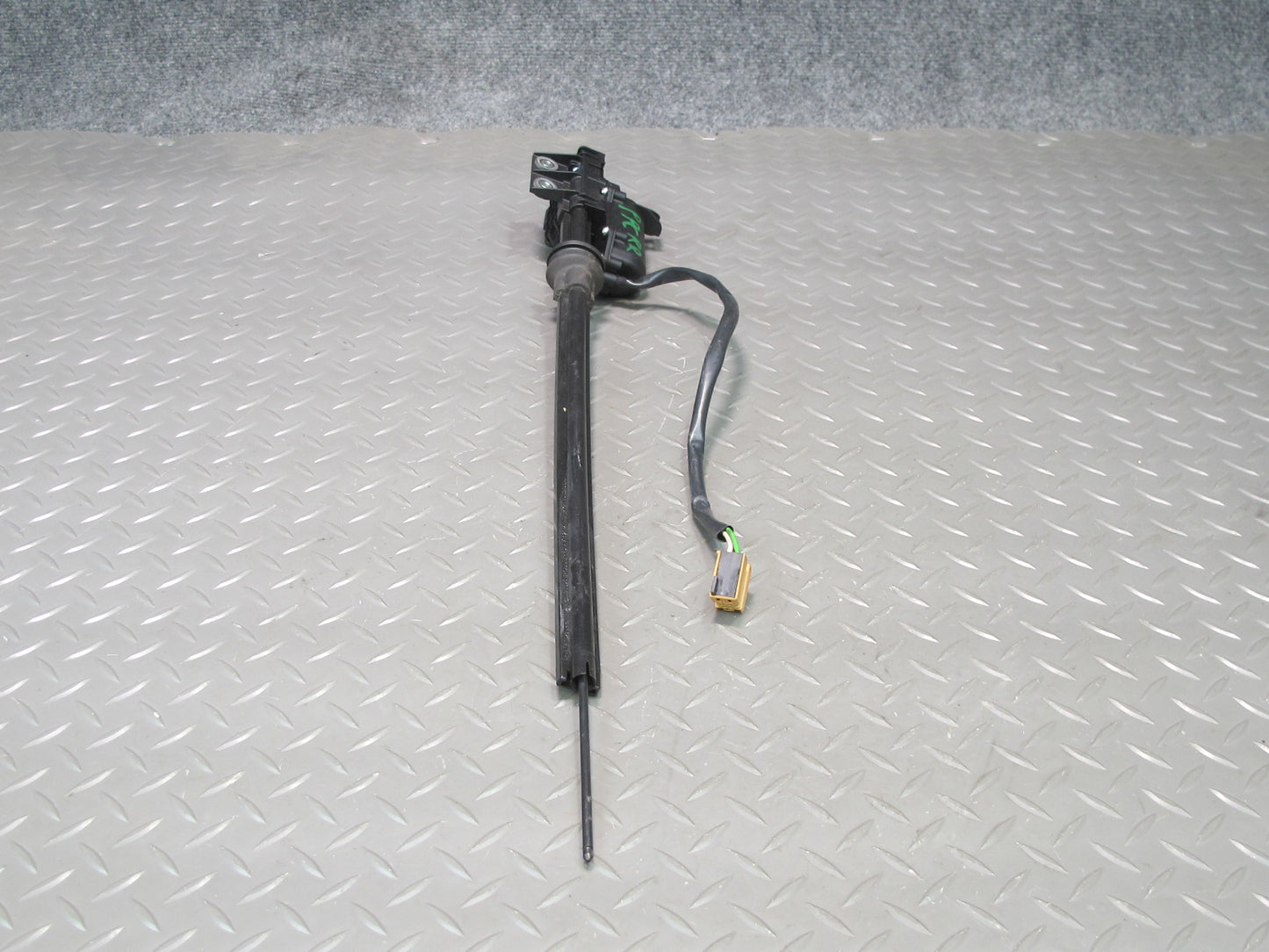 2011-2018 Porsche Cayenne 958 Rear Right Side Door Window Sun Shade Motor