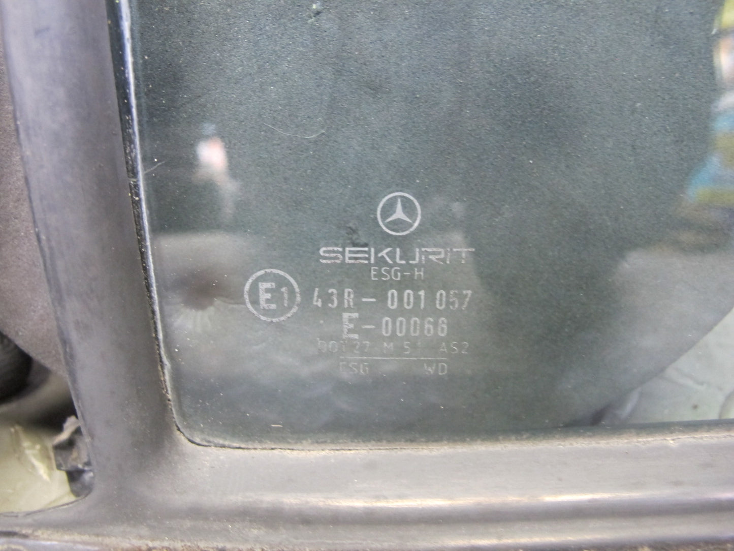 77-85 Mercedes W123 300D Sedan Rear Left Door Vent Glass Window OEM