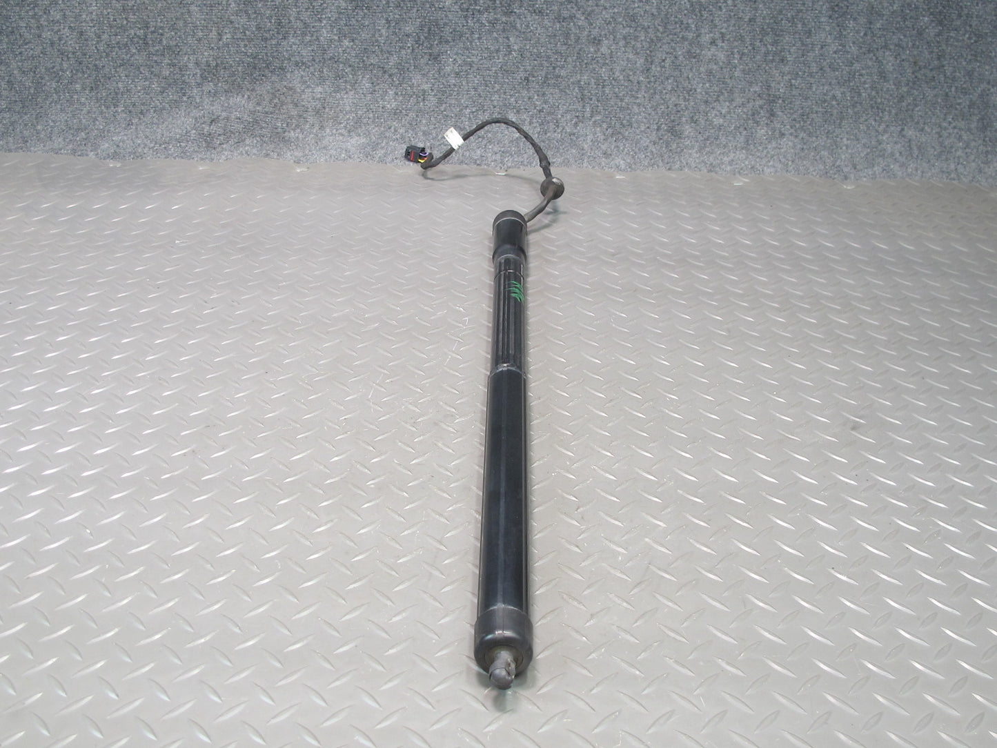 2011-2014 Porsche Cayenne 958 Rear Trunk Hatch Strut Shock Left Right Side Set