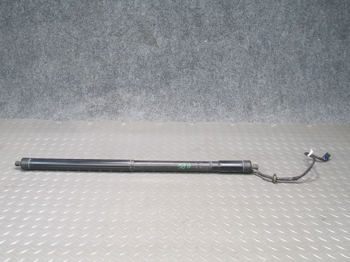 2011-2014 Porsche Cayenne 958 Rear Trunk Hatch Strut Shock Left Right Side Set