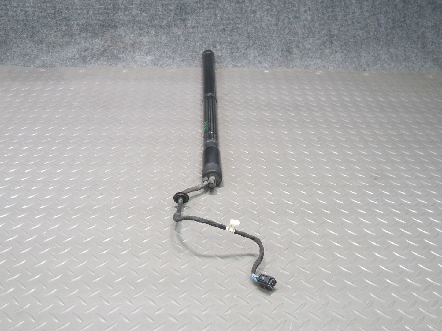 2011-2014 Porsche Cayenne 958 Rear Trunk Hatch Strut Shock Left Right Side Set
