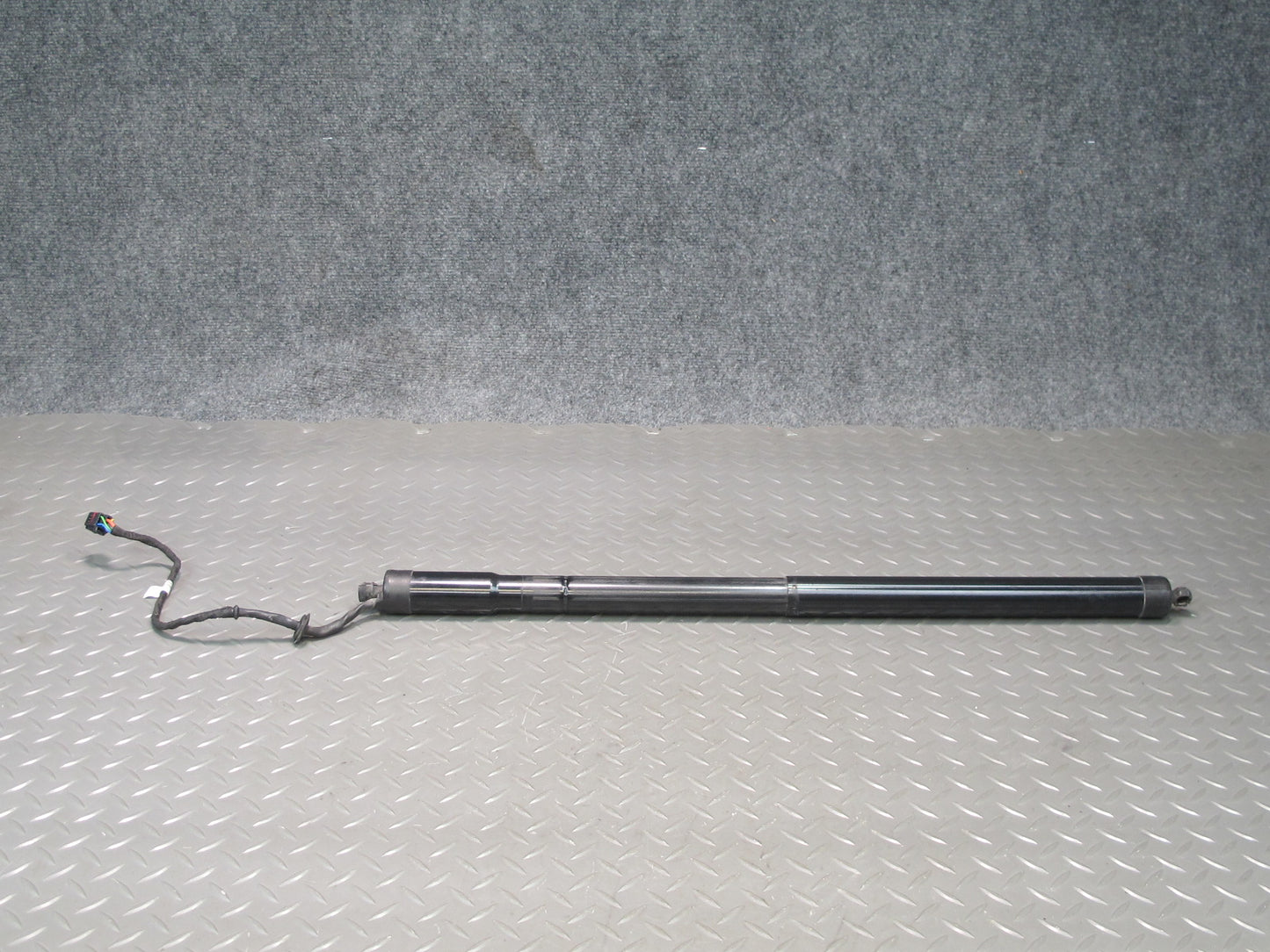 2011-2014 Porsche Cayenne 958 Rear Trunk Hatch Strut Shock Left Right Side Set